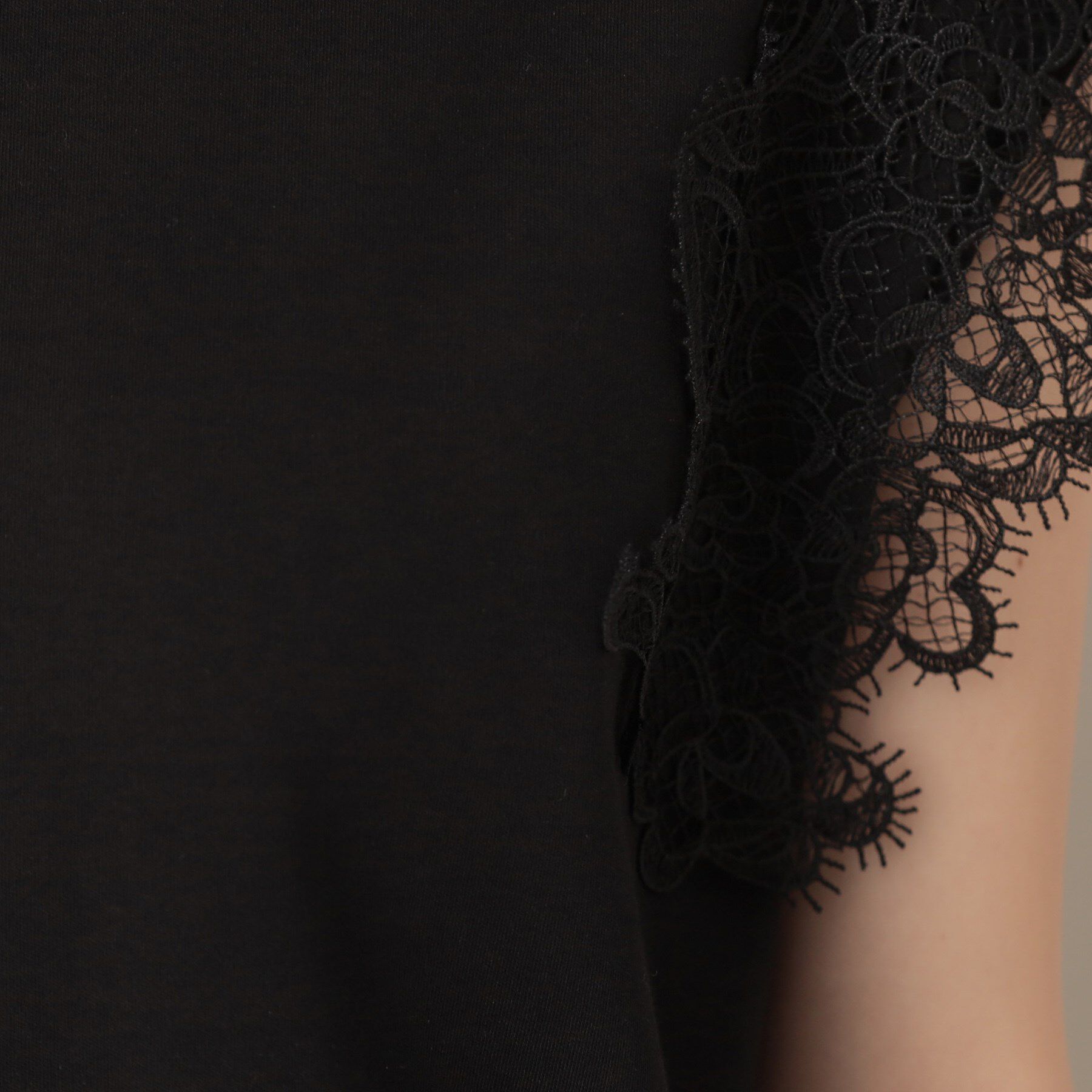 Couture broach「【マシンウォッシャブル・UVケア・接触冷感】フレンチ肩レースカットソー」|Tシャツ・カットソー|