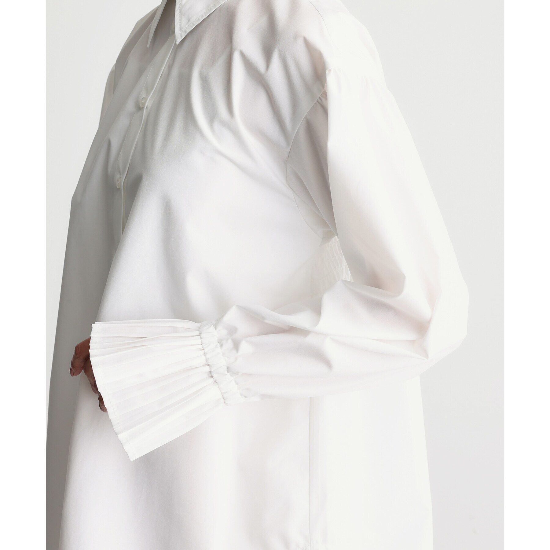 THE SHOP TK「【ONOFF活躍/セレモニー/通勤】袖プリーツバックシャーリングシャツ/洗える」|シャツ・ブラウス|