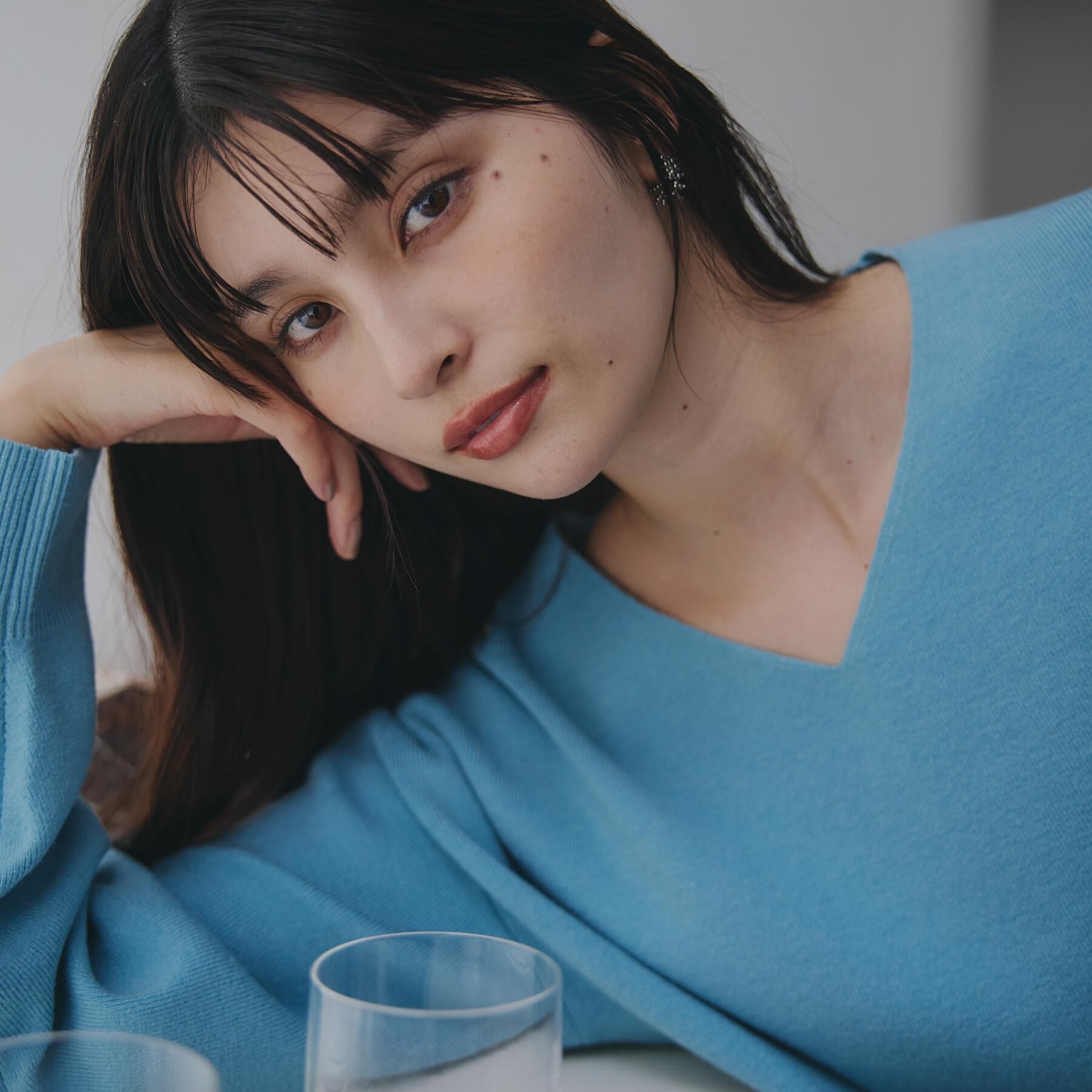 THE SHOP TK「【すっきりシルエットが叶う】大人のためのVネックニット/毛玉になりにくい/静電気防止/洗濯機OK」|ニット・セーター|