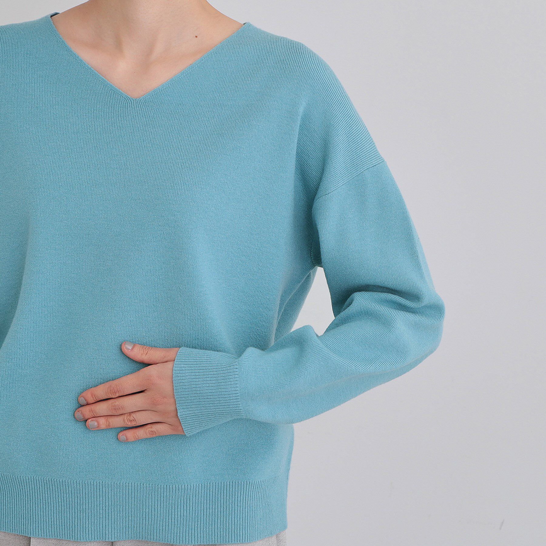 THE SHOP TK「【すっきりシルエットが叶う】大人のためのVネックニット/毛玉になりにくい/静電気防止/洗濯機OK」|ニット・セーター|