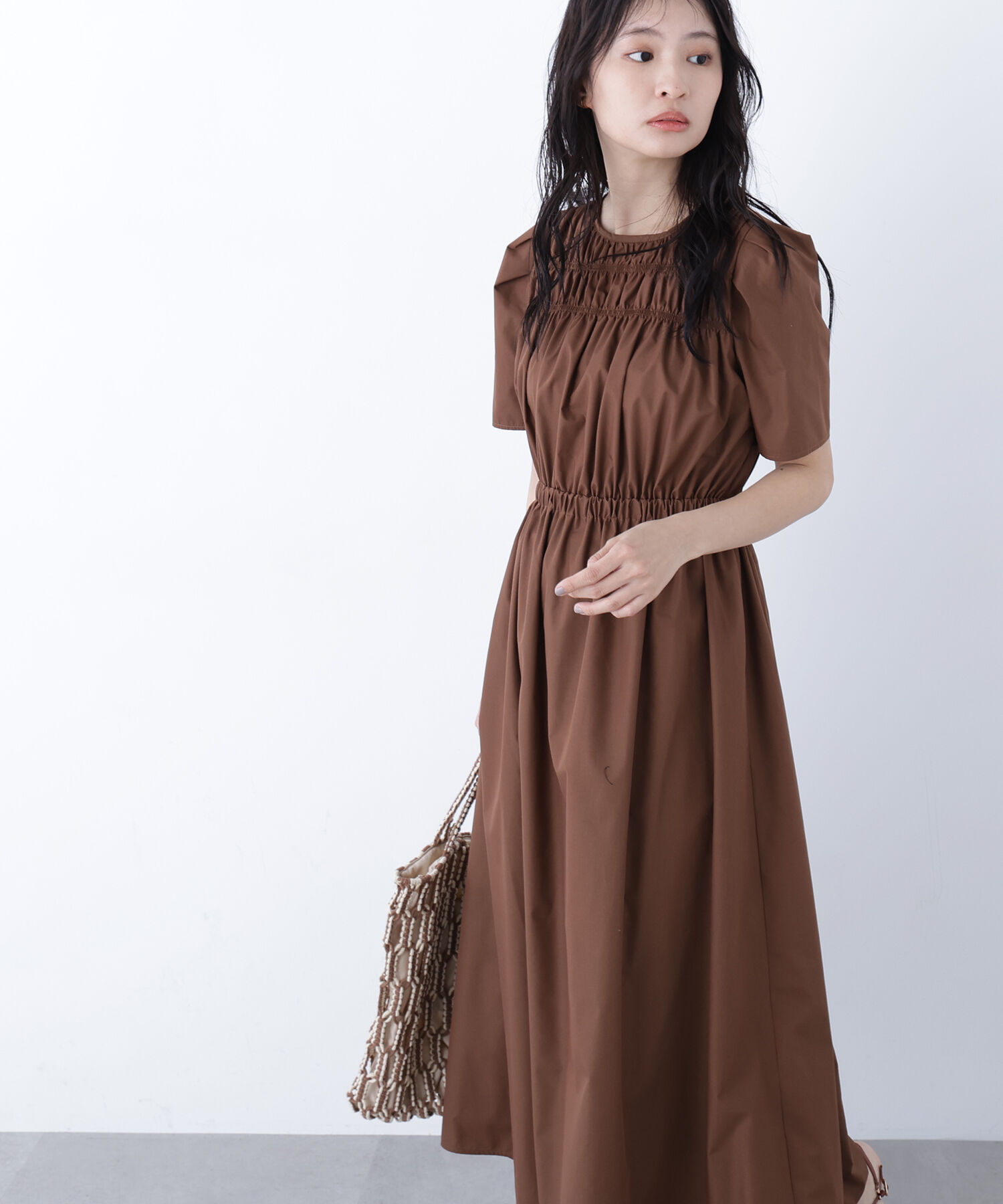  「〈N.〉ローンタックショルダーワンピース」|ワンピース|ダークブラウ 1