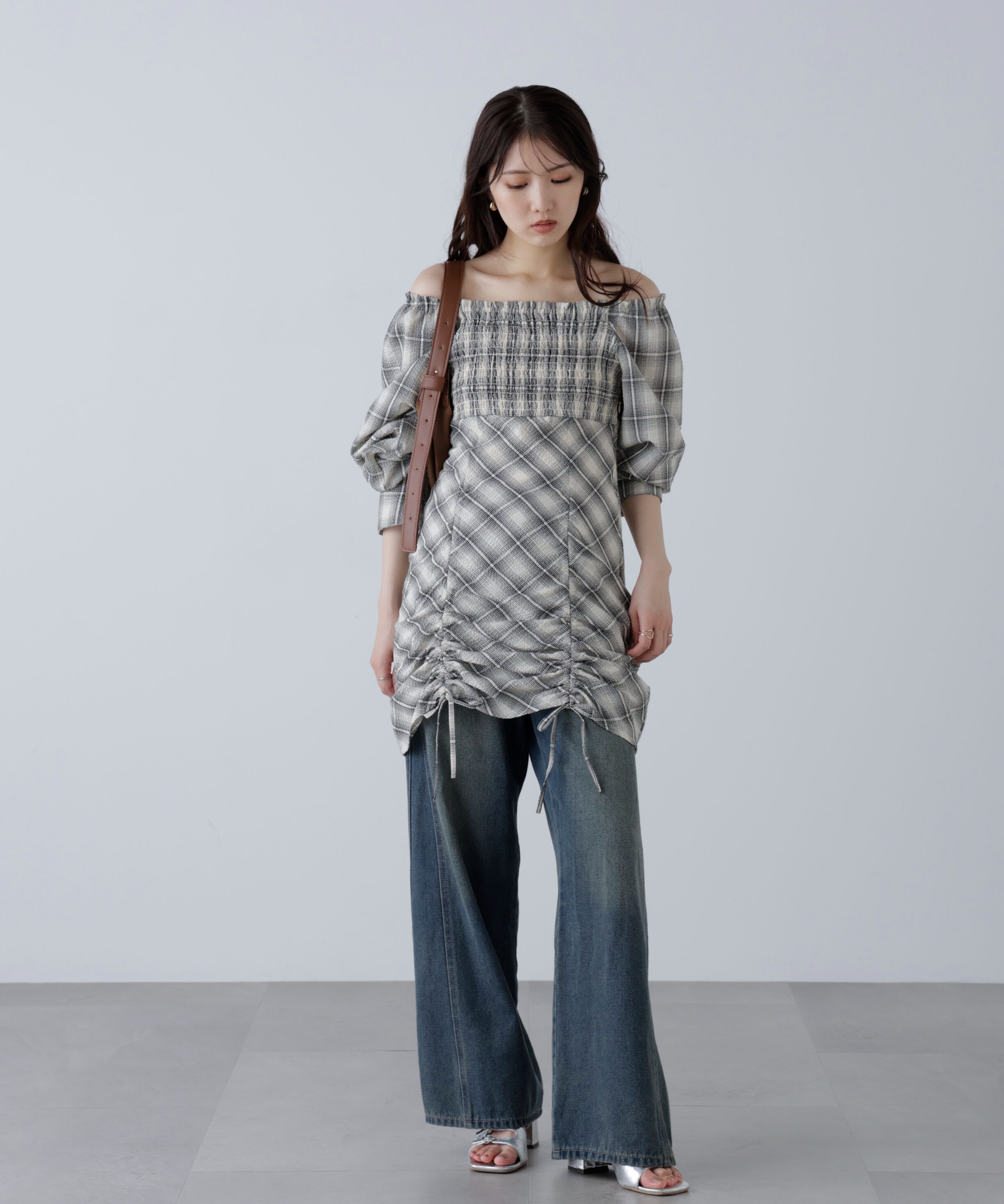  「シャーリングドロストリボンチェックミニワンピース」|ワンピース|