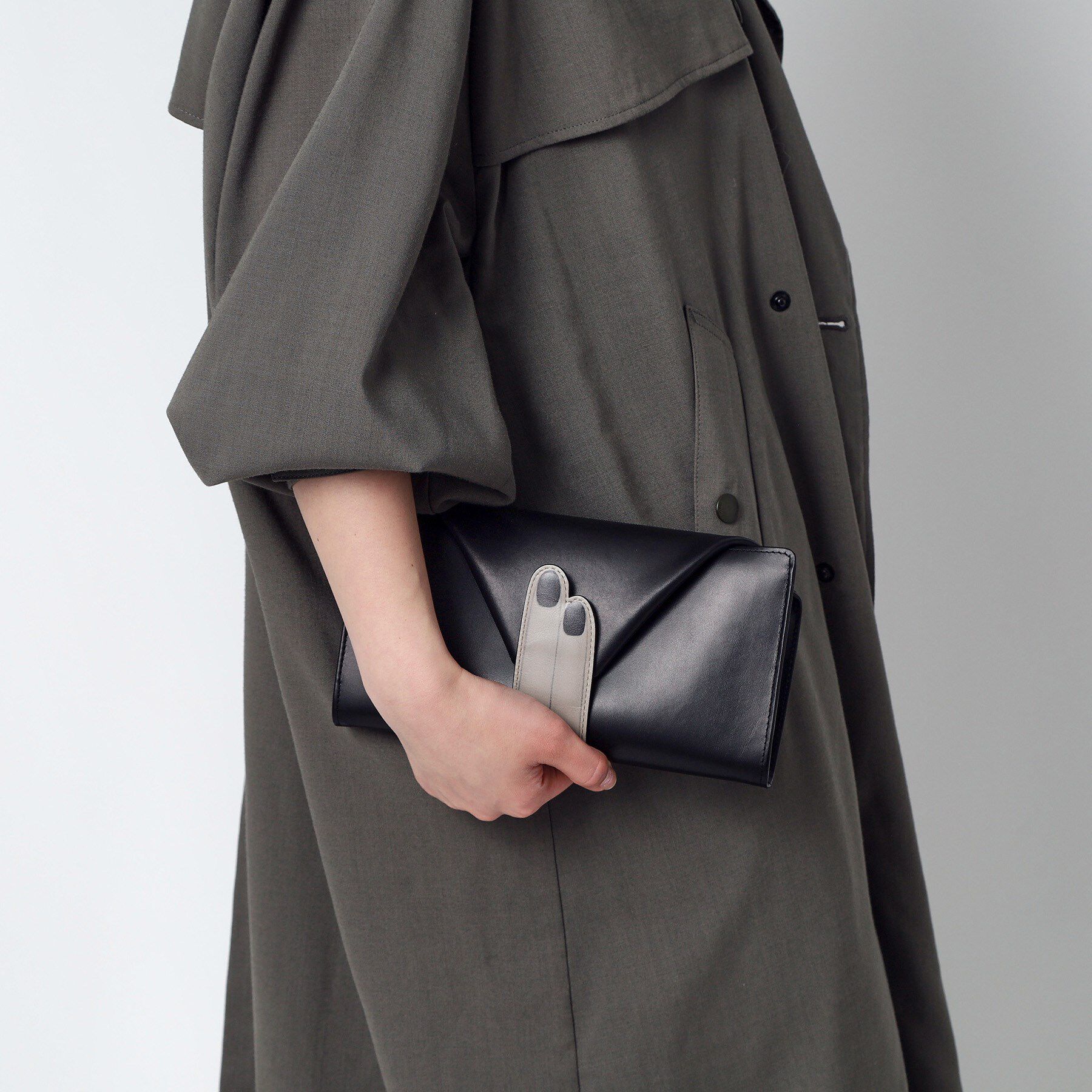 HIROKO HAYASHI「LEO NECESSARIO（レオ ネチェサリオ）ショルダー付き長財布」|財布|