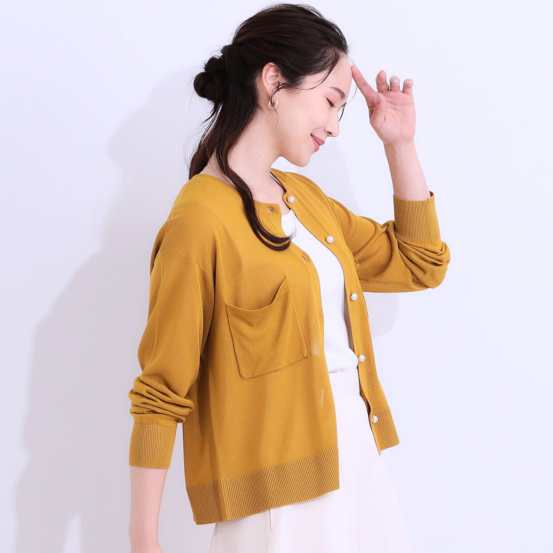 SHOO･LA･RUE「【洗える/ひんやり】パール調ボタンが目を惹く シアーニットカーディガン」|カーディガン|