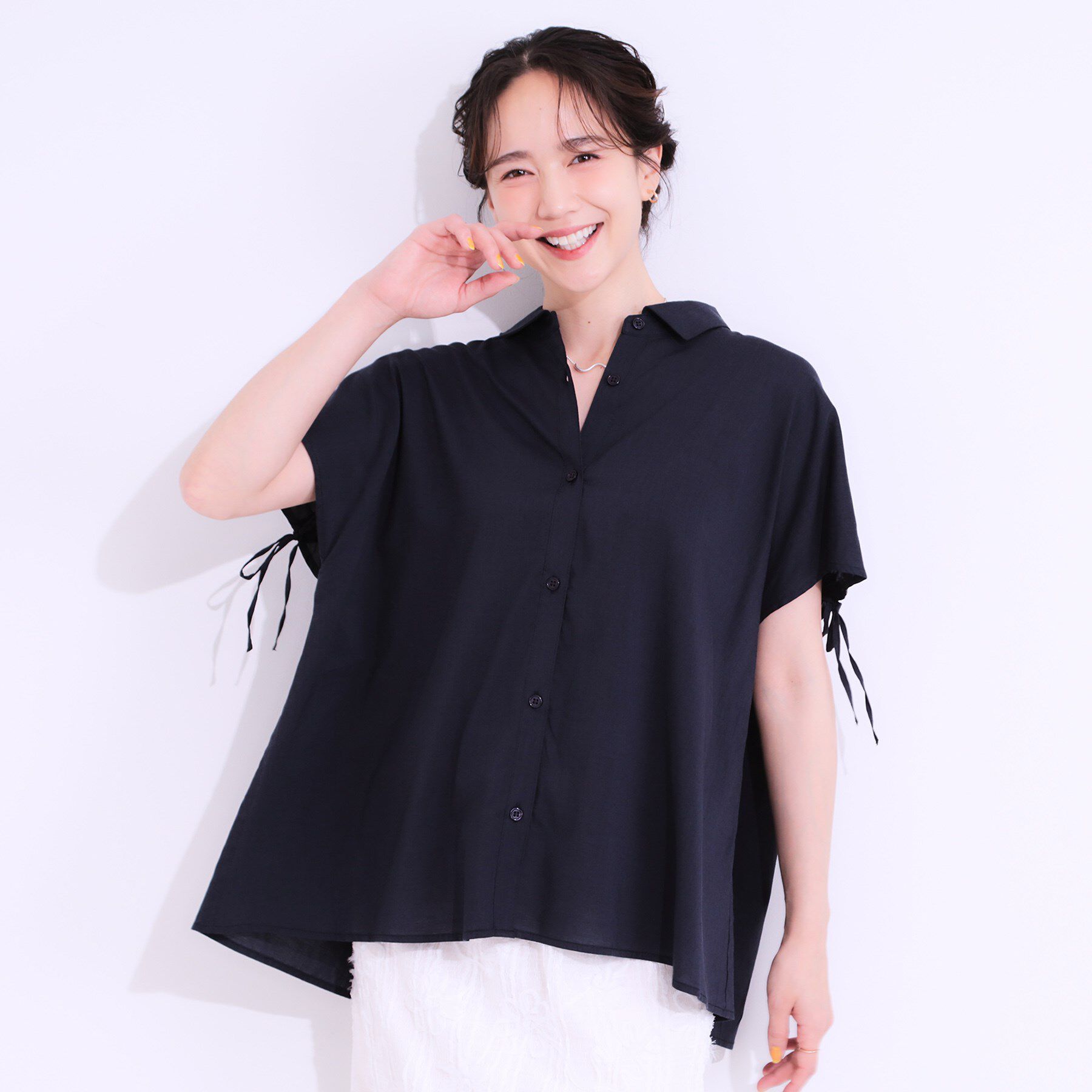 SHOO･LA･RUE「【S-LL/ひんやり】後ろ姿も抜かりなく インせず着られる バックギャザーシャツ」|シャツ・ブラウス|