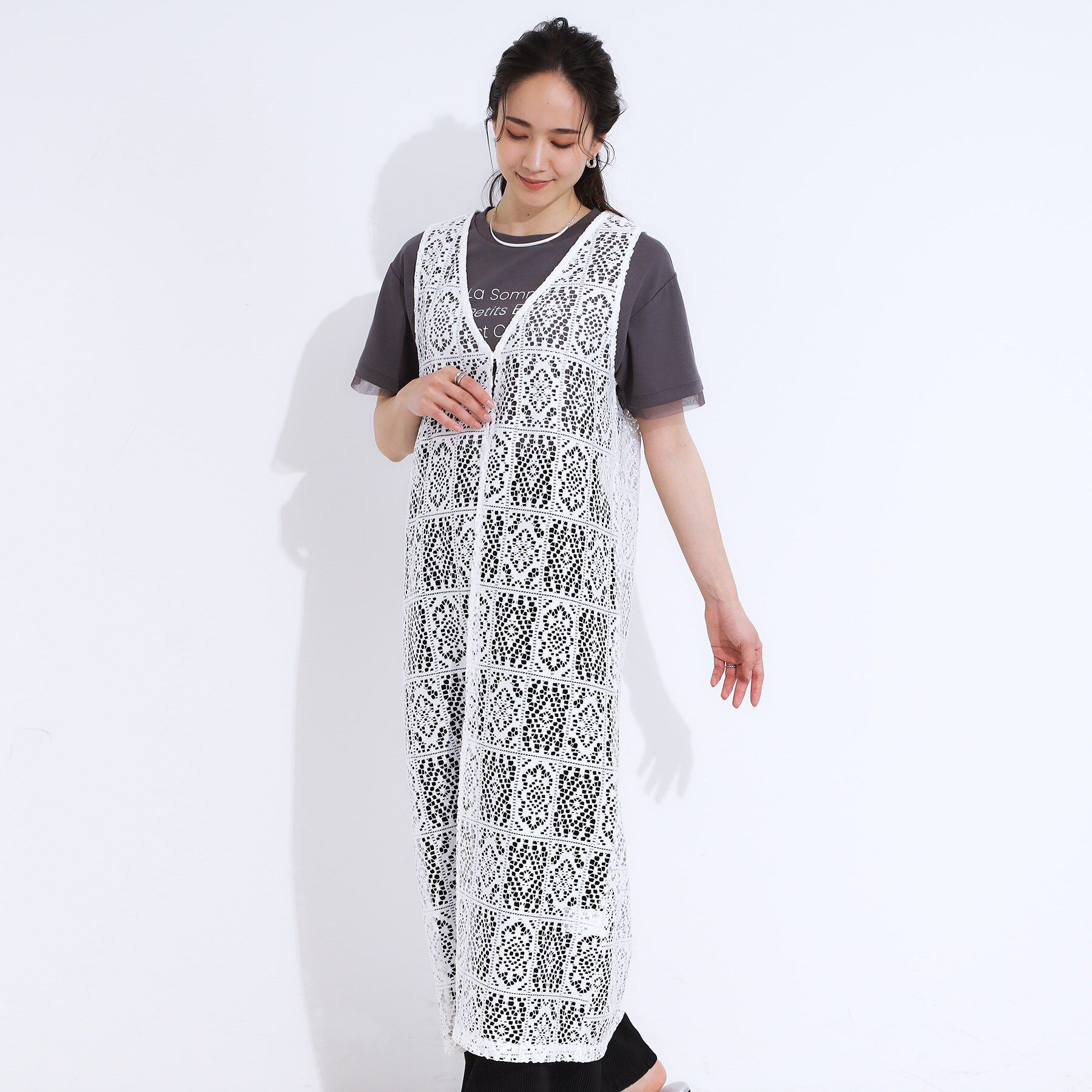 SHOO･LA･RUE「【S-LL】羽織るだけでサマ見え レース風の柄が華やかなロングジレ」|ベスト・ジレ|