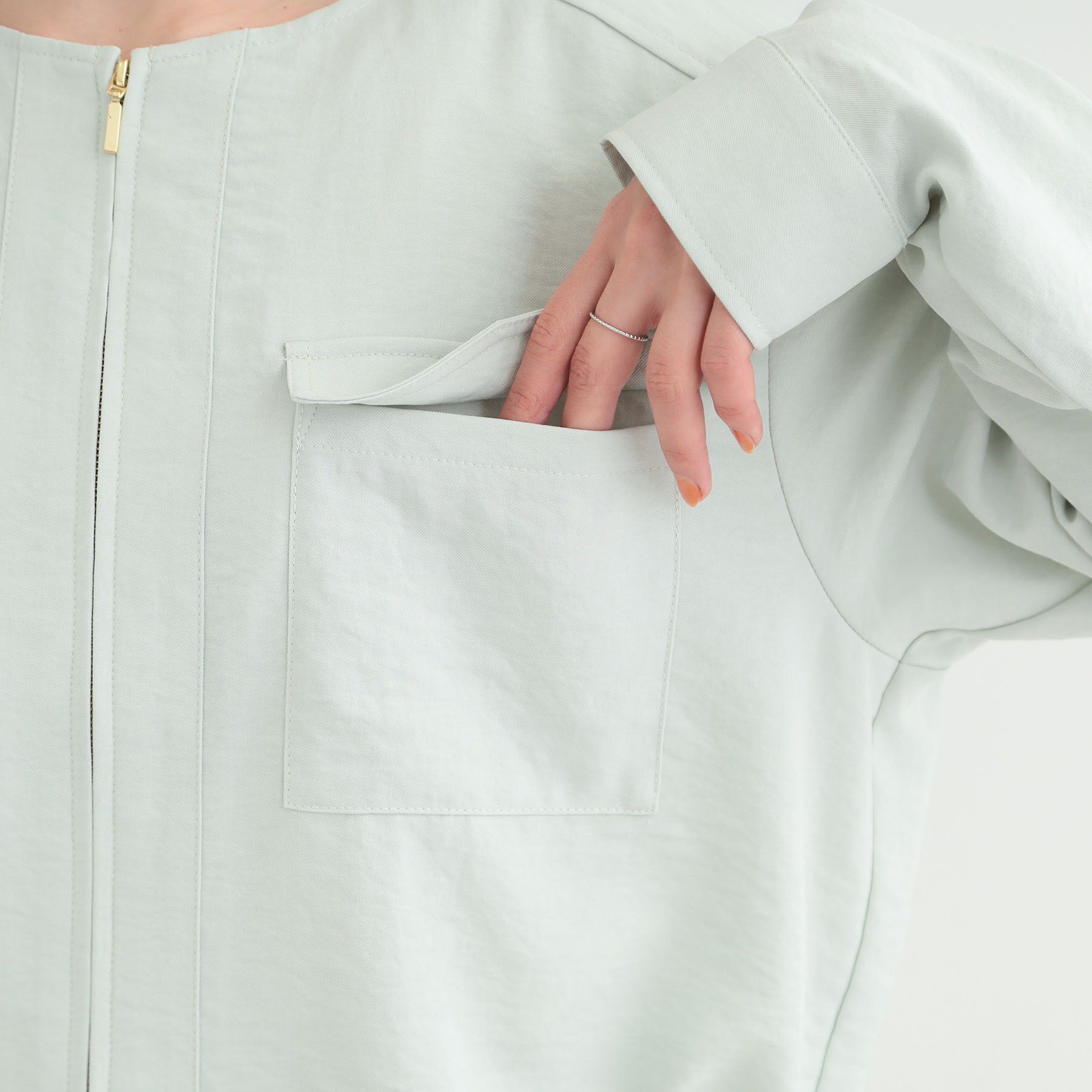 SHOO･LA･RUE「【S-LL】サッと羽織れてきれい見え　フラップポケット ノーカラーブルゾン」|ブルゾン・スタジャン|