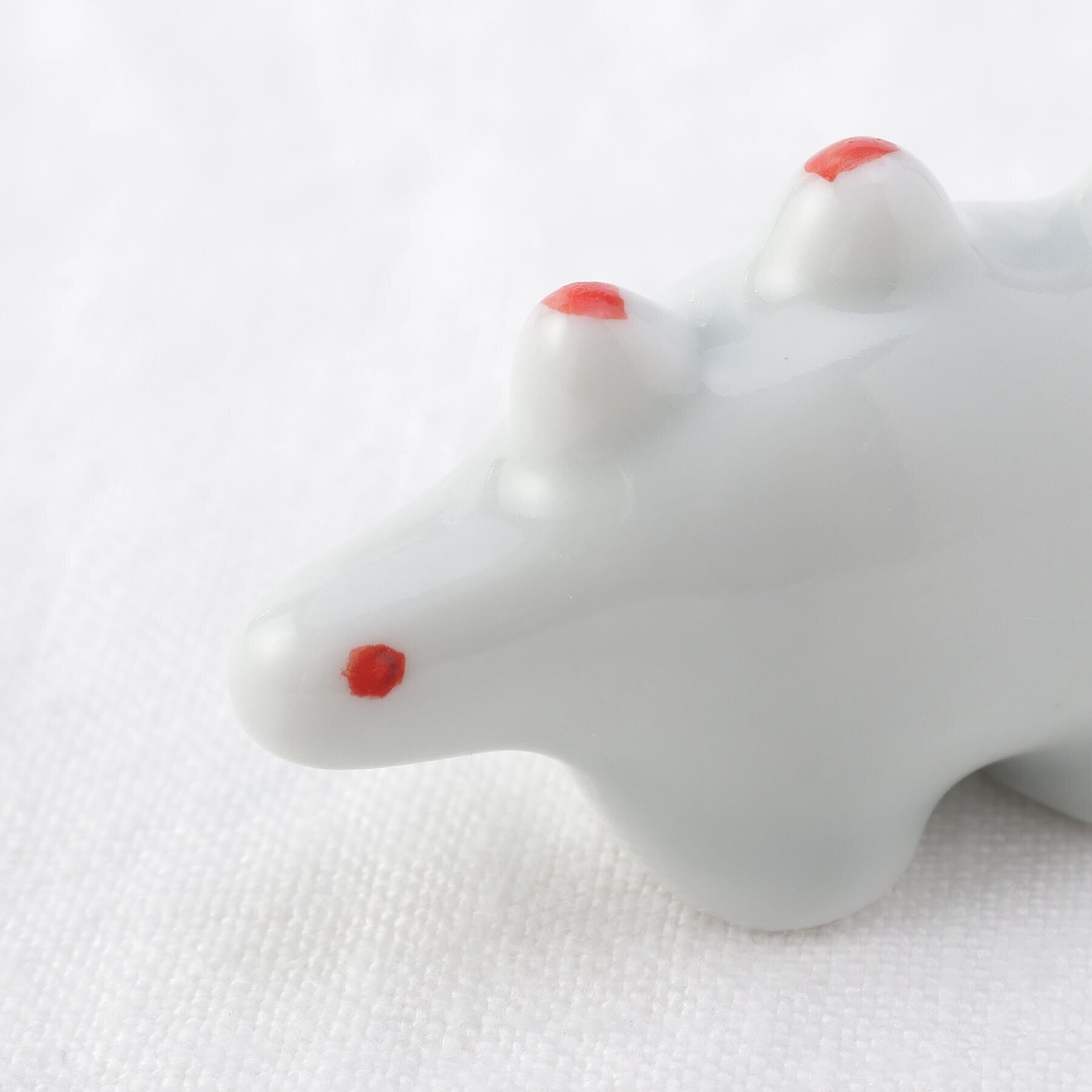 212 KITCHEN STORE「江戸っ子恐竜 白&times;赤 ステゴザウルス 箸置」|食器・キッチングッズ|