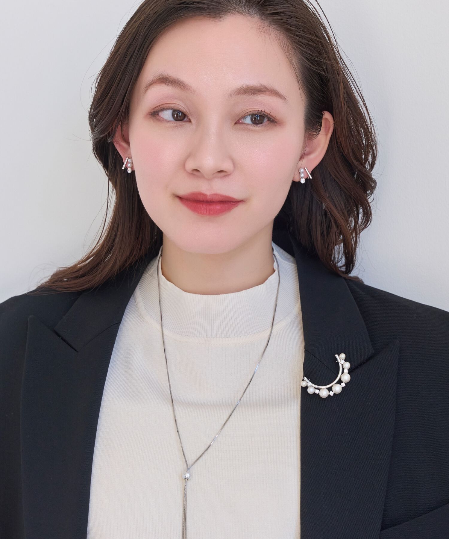 Phoebe「フォーマルパールビジューハーフブローチ　シルバー」|ブローチ・コサージュ|