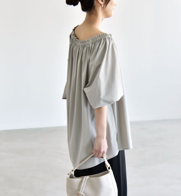 quaranciel「《予約》quaranciel:〈接触冷感/UVカット/撥水加工〉ギャザー オフショル ラッシュガード ブラウス」|シャツ・ブラウス|