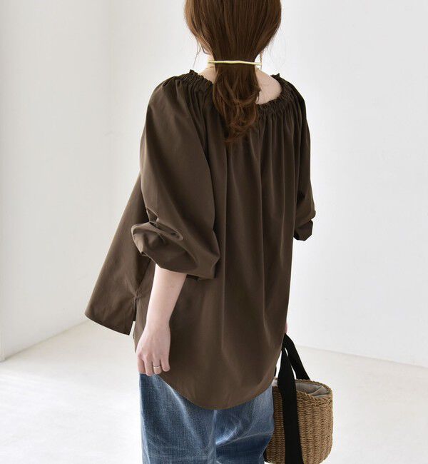 quaranciel「《予約》quaranciel:〈接触冷感/UVカット/撥水加工〉ギャザー オフショル ラッシュガード ブラウス」|シャツ・ブラウス|