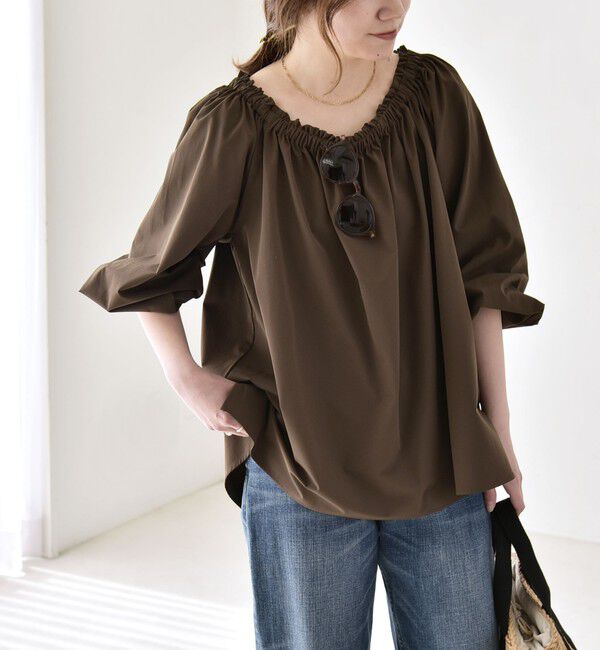 quaranciel「《予約》quaranciel:〈接触冷感/UVカット/撥水加工〉ギャザー オフショル ラッシュガード ブラウス」|シャツ・ブラウス|