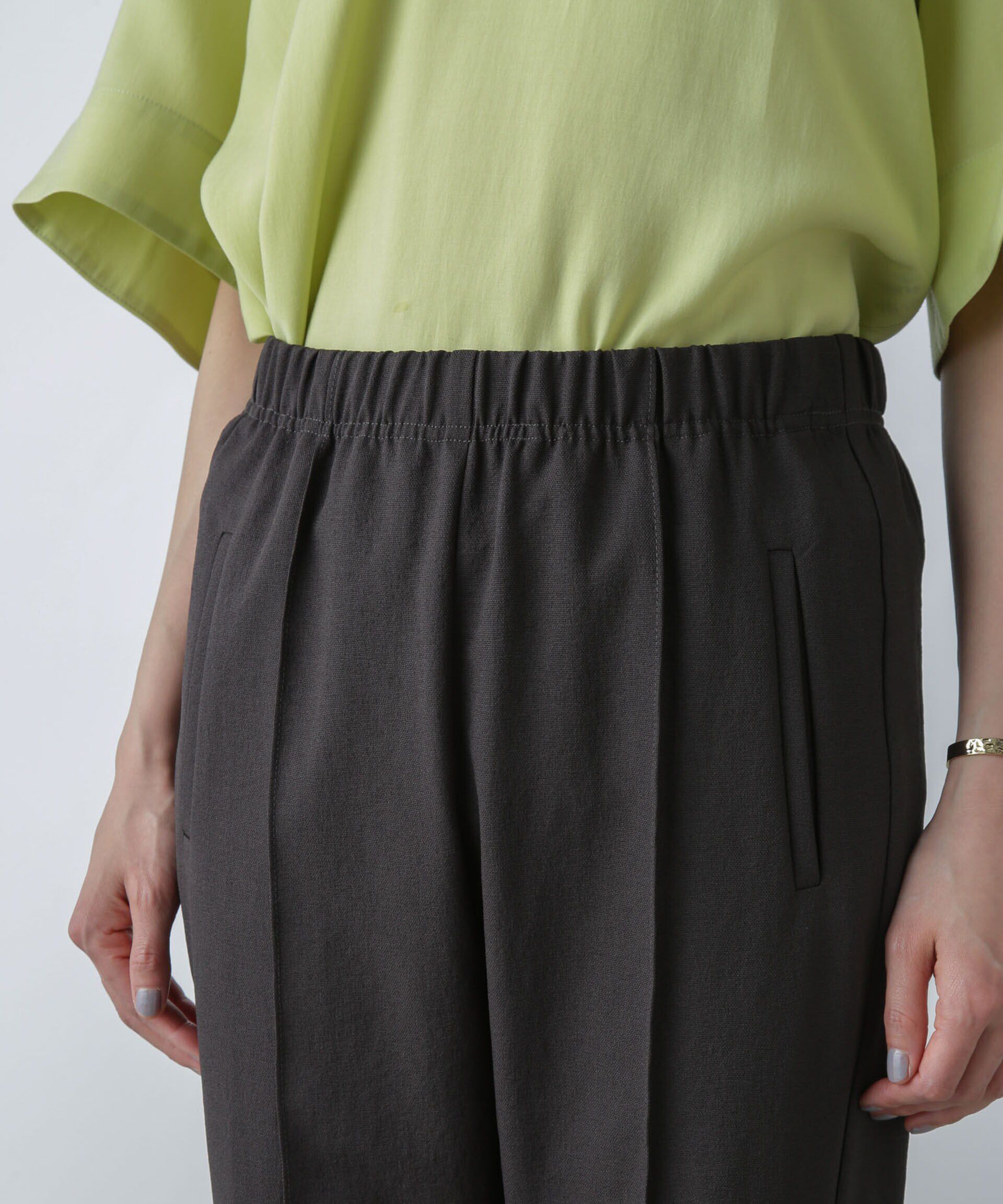 nano･universe「バックスリットトラックパンツ」|チノ|