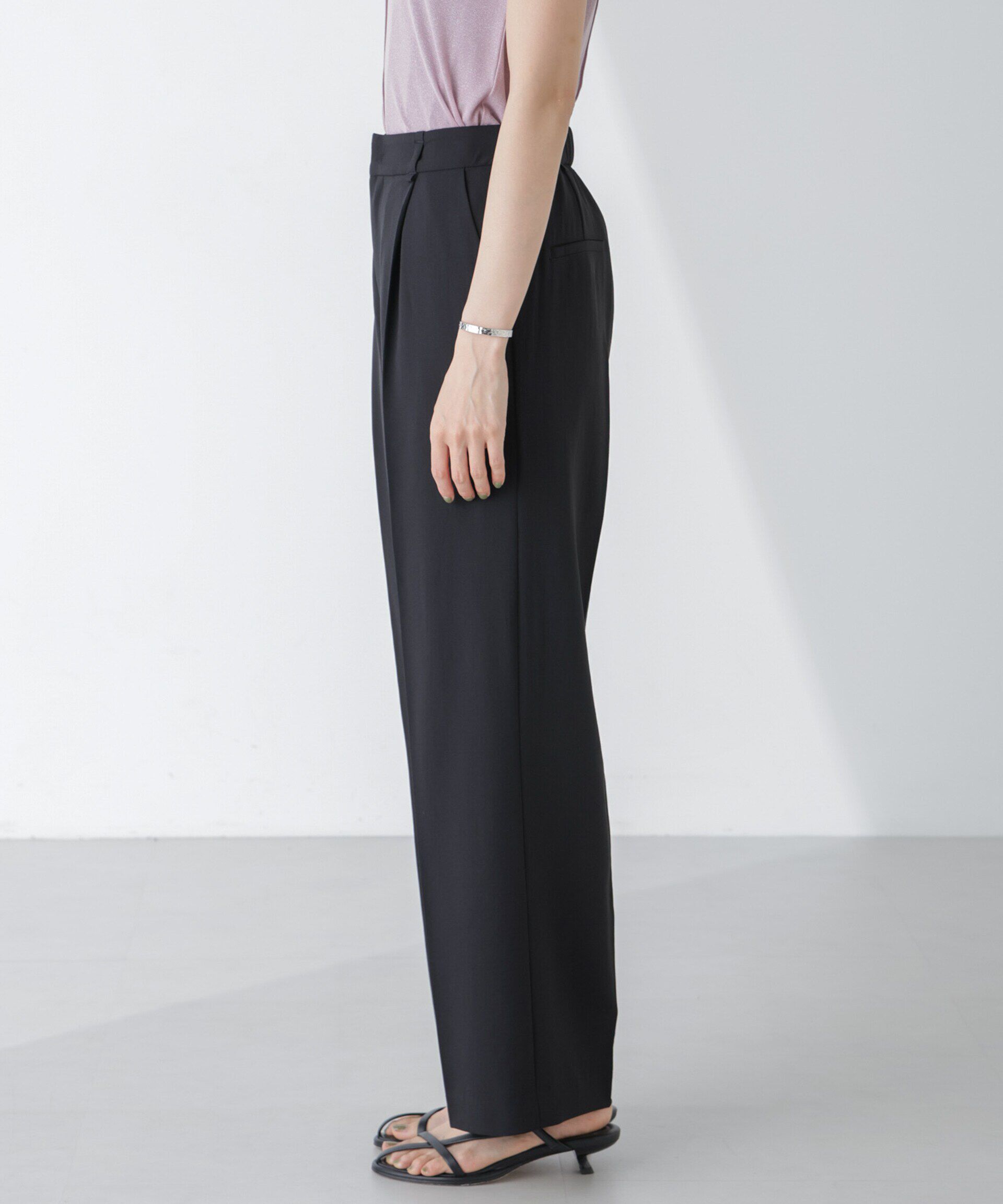 nano･universe「ｲｰｼﾞｰﾌｧﾝｸｼｮﾝ ｾﾝﾀｰﾌﾟﾚｽｾﾐﾜｲﾄﾞﾊﾟﾝﾂ(ｾｯ  」|チノ|