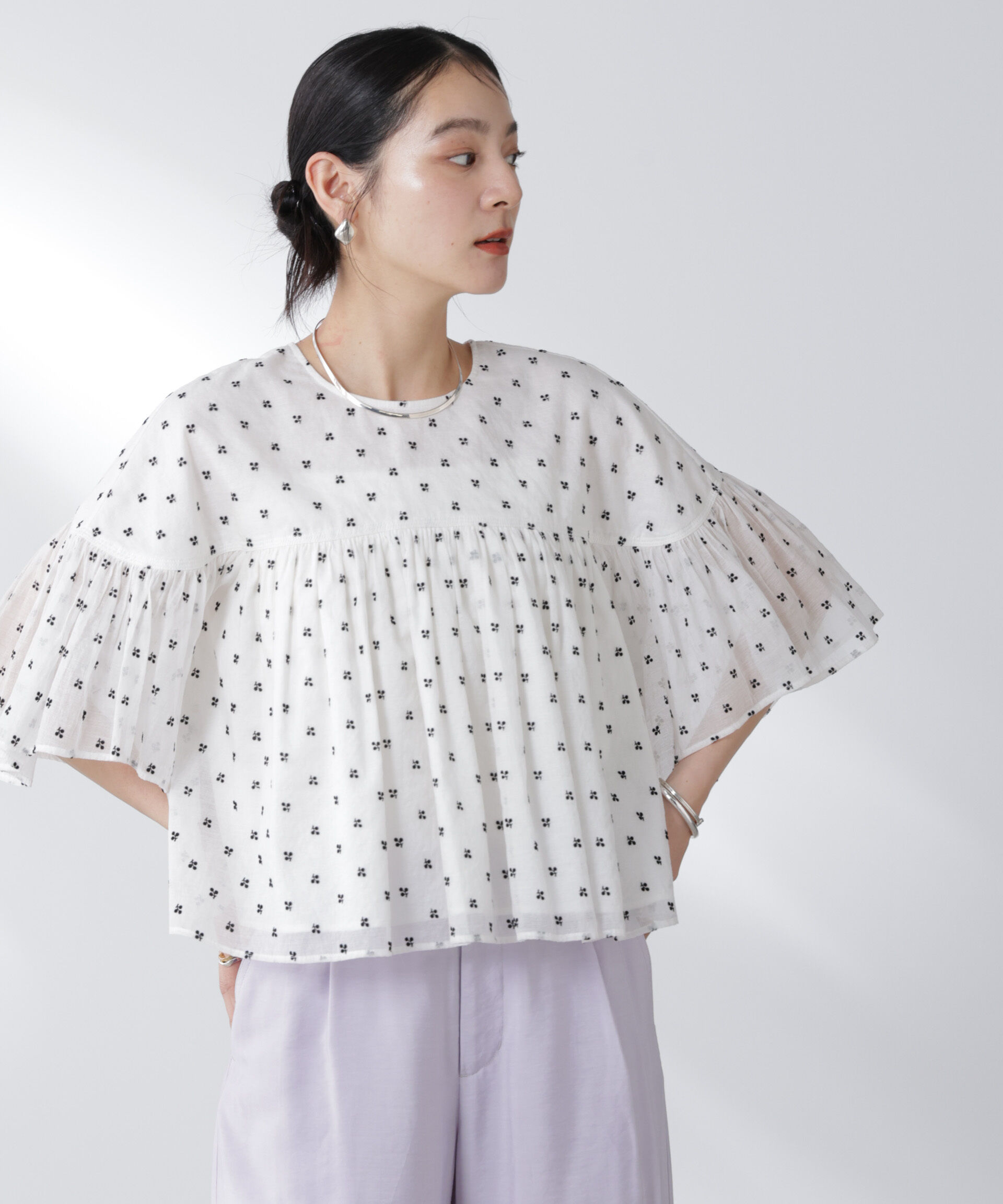 nano･universe「made in india コットンフロッキーフラワーブラウス」|シャツ・ブラウス|オフホワイト1