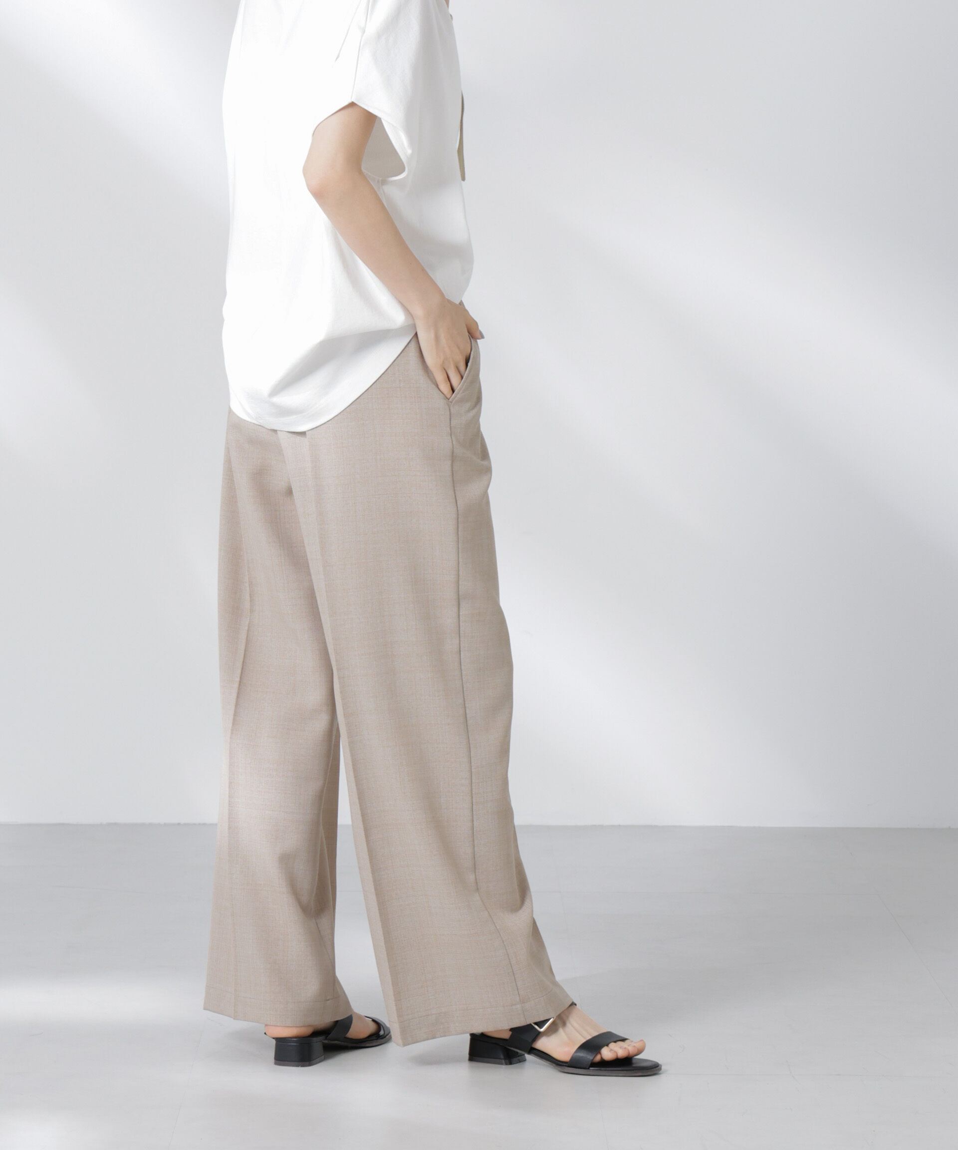 nano･universe「タックイージーセンタープレスストレートパンツ」|チノ|