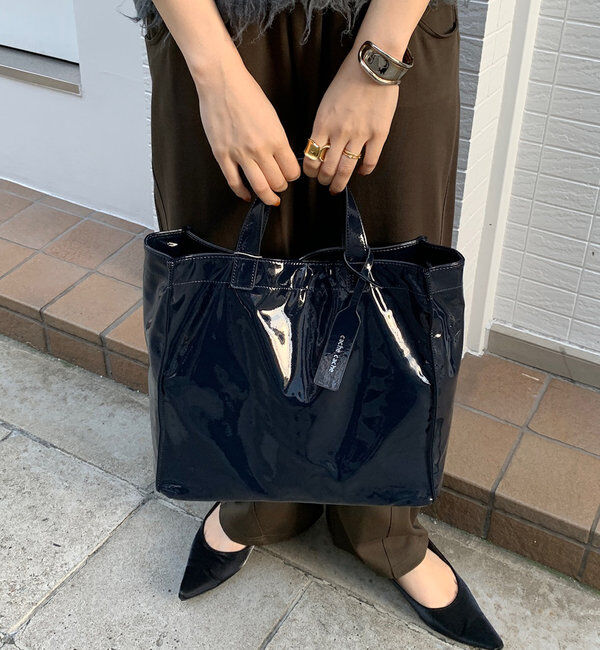  「【新色追加】【WEB限定】 ソフトエナメルショッパーバッグ」|トートバッグ|ネイビー