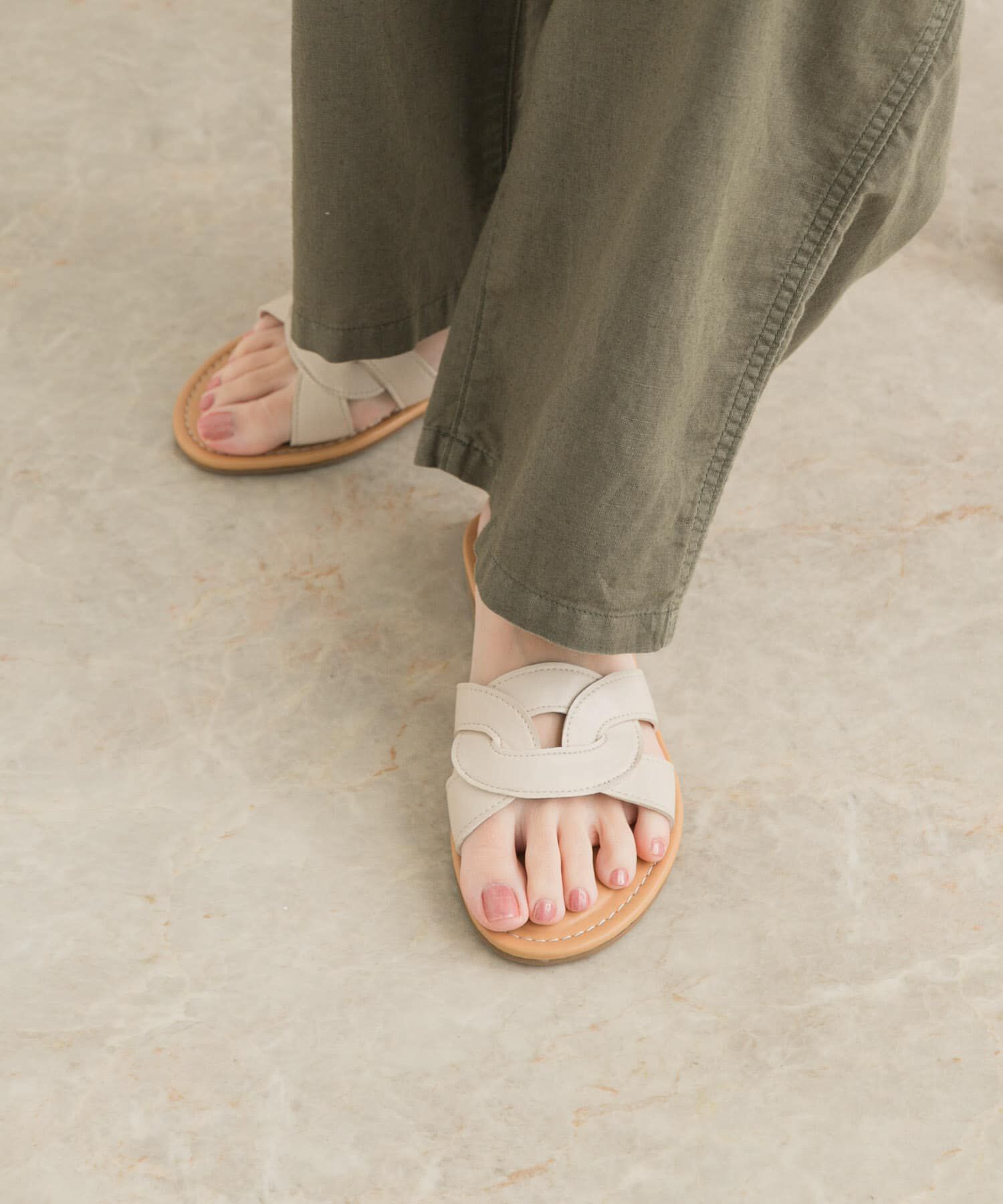 URBAN RESEARCH DOORS「カッティングサンダル」|サンダル|アイボリー