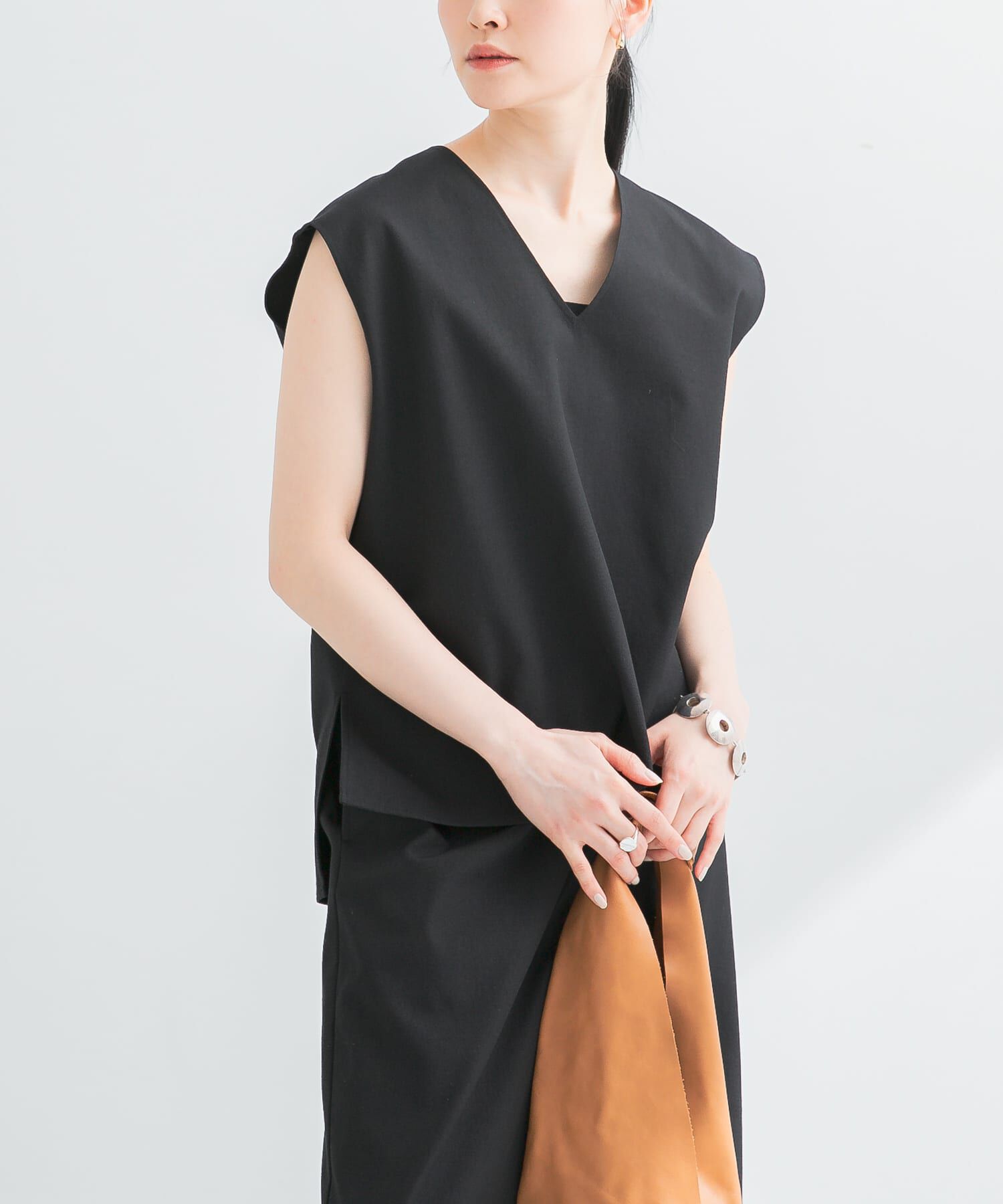 URBAN RESEARCH「リネン混Vネックブラウス」|ベスト・ジレ|