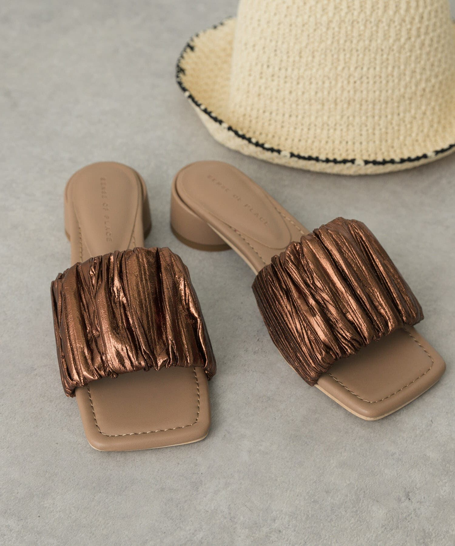 SENSE OF PLACE by URBAN RESEARCH「スクエアトゥメタリックギャザーサンダル」|サンダル|