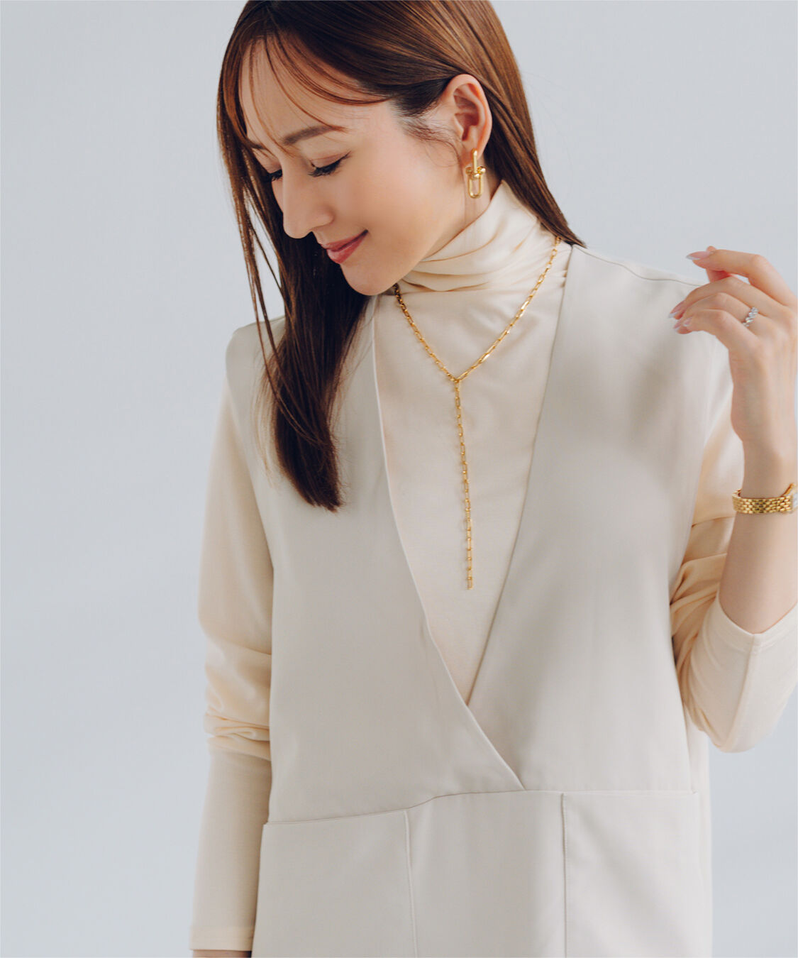 ur's「【星玲奈さんコラボアイテム】ボトルネックラウンドヘムプルオーバー」|Tシャツ・カットソー|クリーム