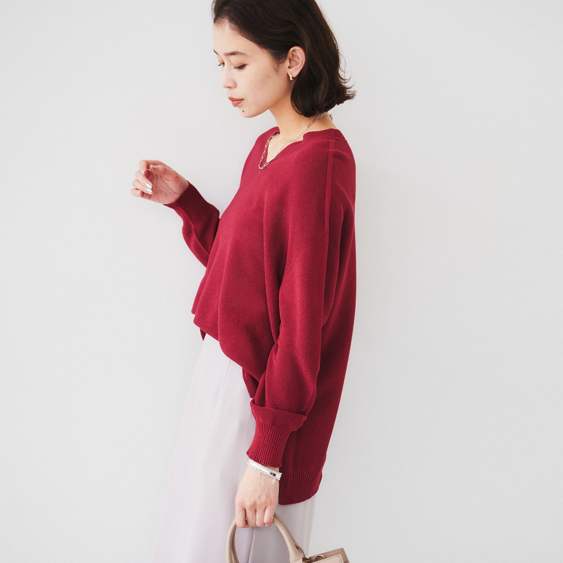 UNTITLED「【体型カバー/清涼感】サイドスリット Vネックニット」|ニット・セーター|