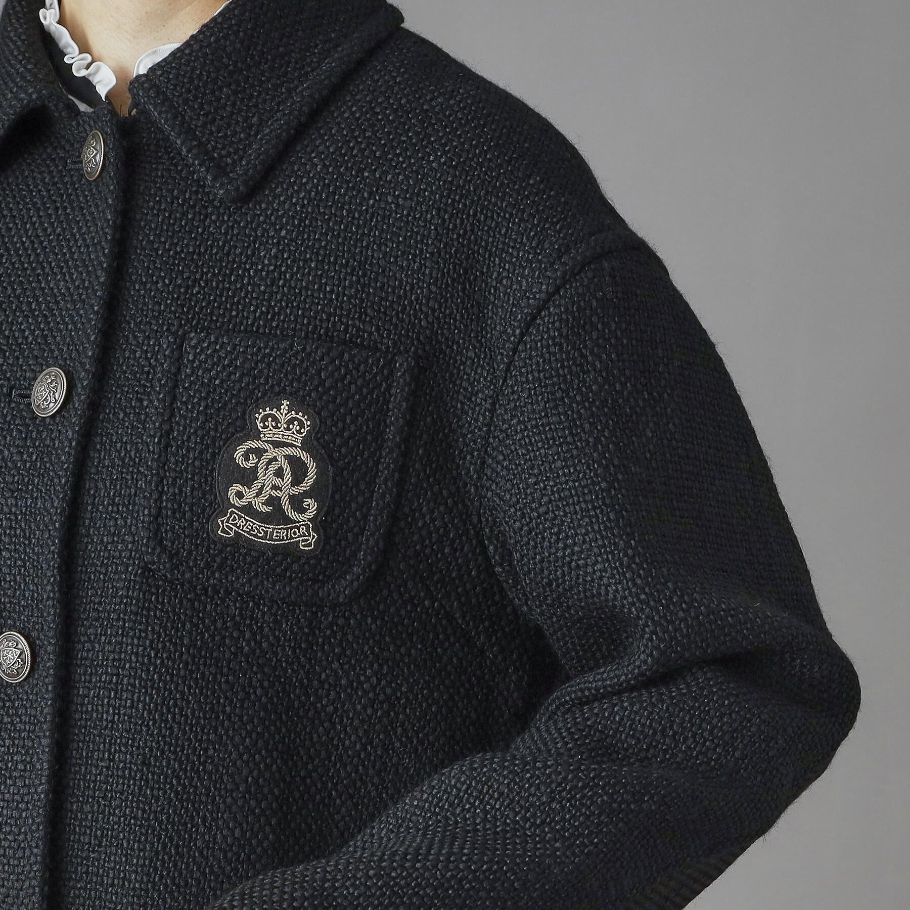 DRESSTERIOR「エンブレムショートブルゾン」|ブルゾン・スタジャン|