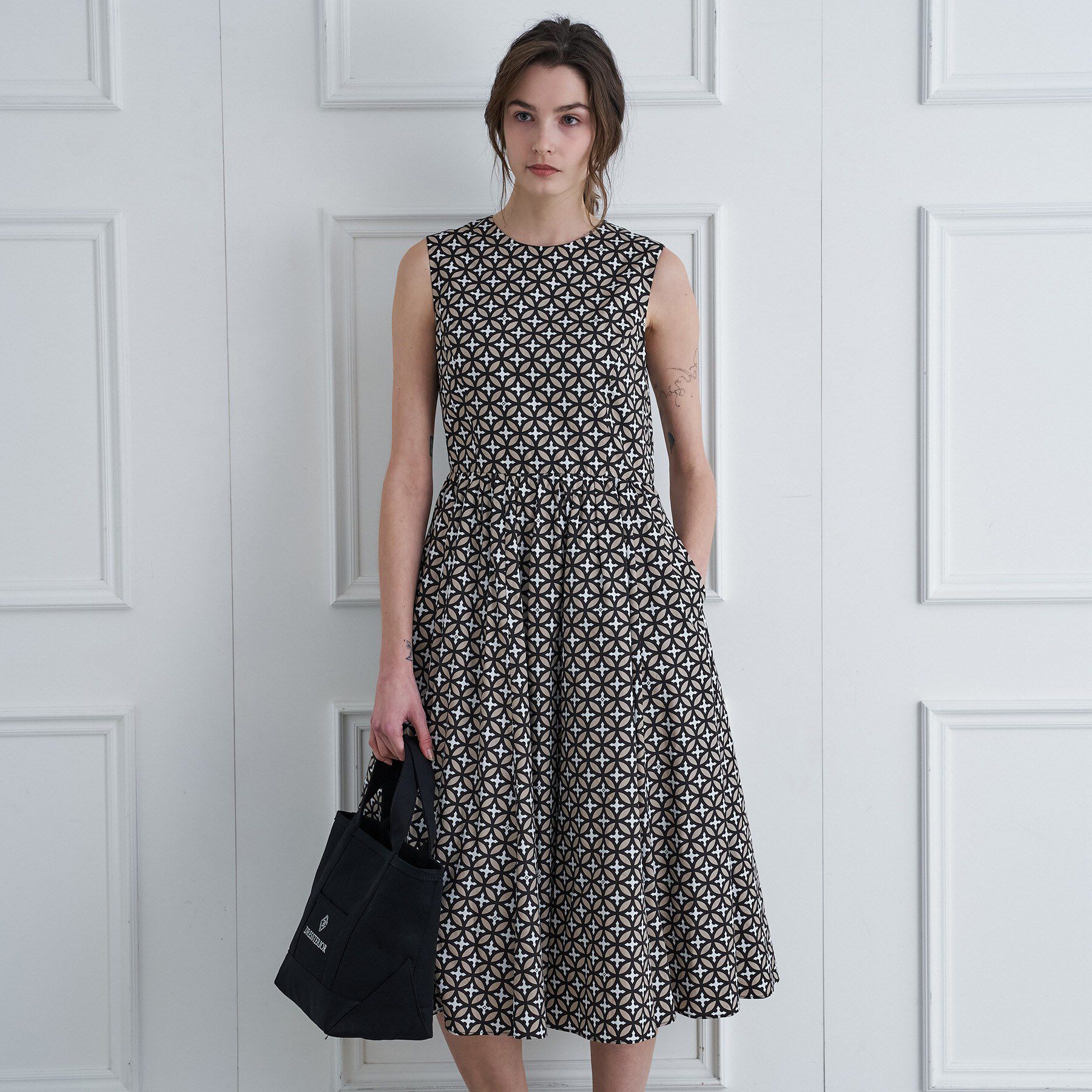 DRESSTERIOR「【otonaMUSE5月号掲載/ウォッシャブル】オーバーラップサークル ノースリーブドレス」|ワンピース|