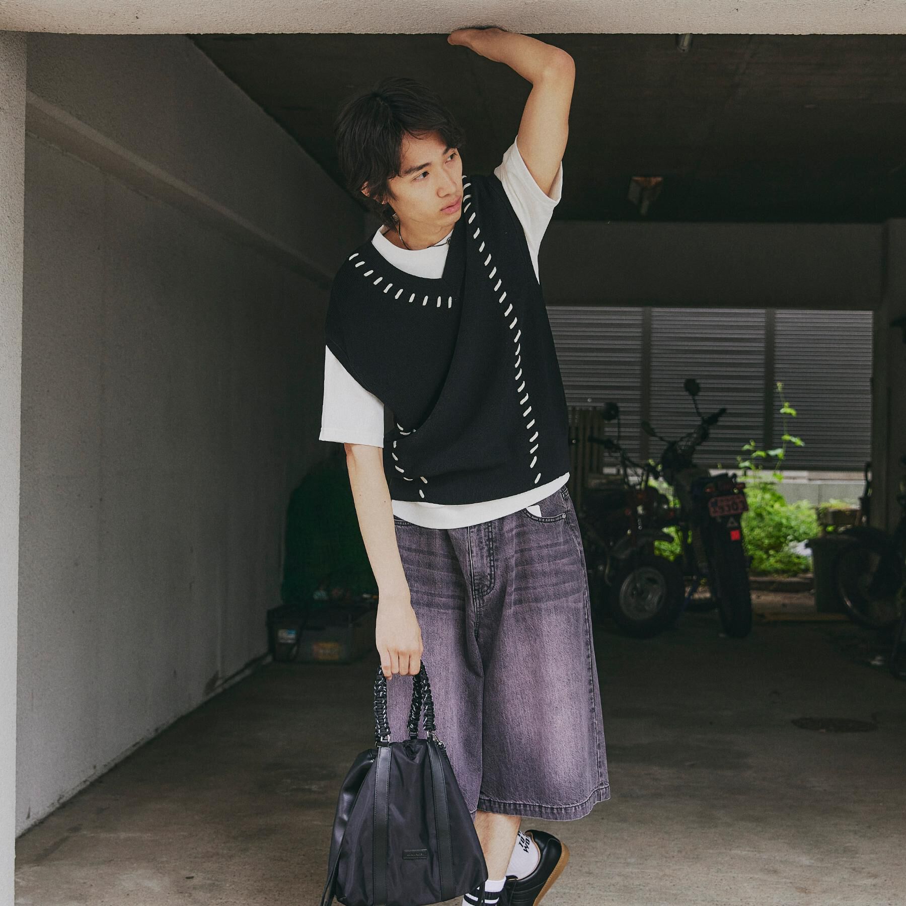 tk.TAKEO KIKUCHI「クロップドVネックニットベスト」|ベスト・ジレ|ブラック(019)