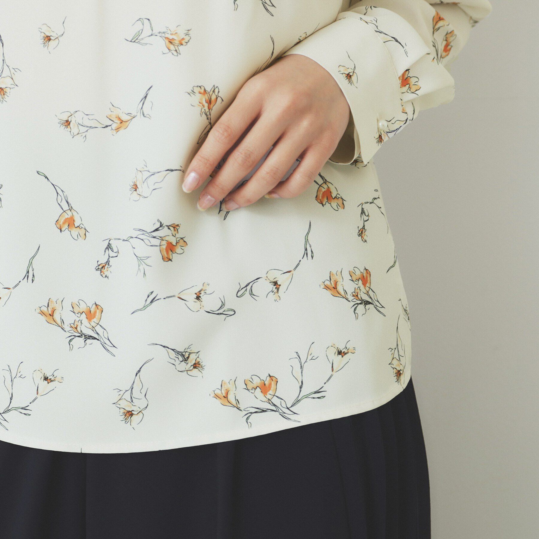 index「ハイネックスリットブラウス【洗濯機洗い可/イージーアイロン】」|シャツ・ブラウス|