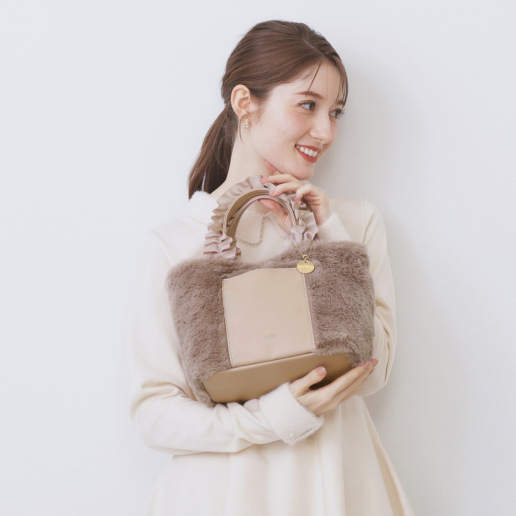 index「フリルハンドル フェイクファーミドルトートバッグ」|トートバッグ|ベージュ(052)
