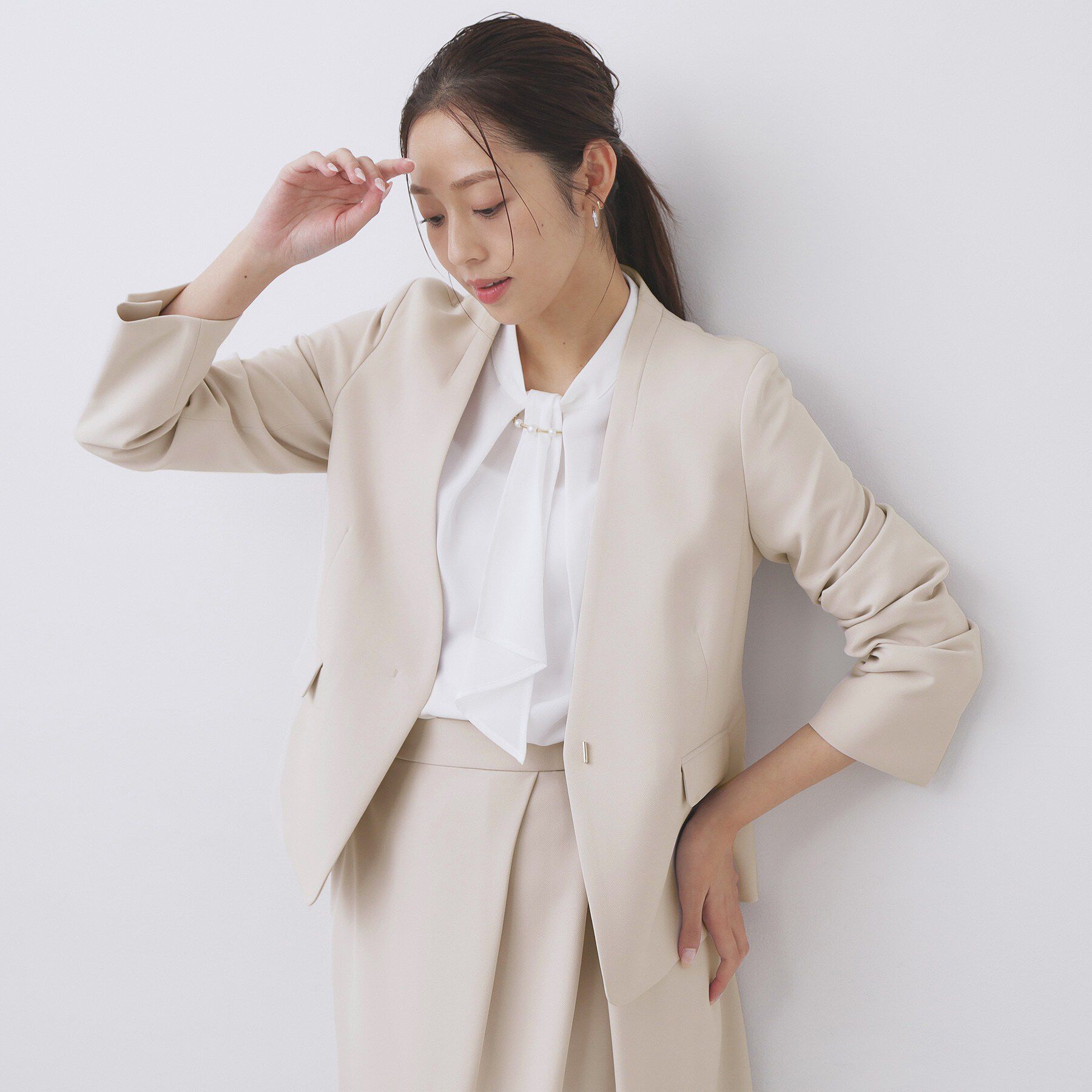 index「ストレッチノーカラージャケット/セットアップ対応【洗濯機OK/防シワ/イージーアイロン】」|ノーカラージャケット|グレージュ(050)