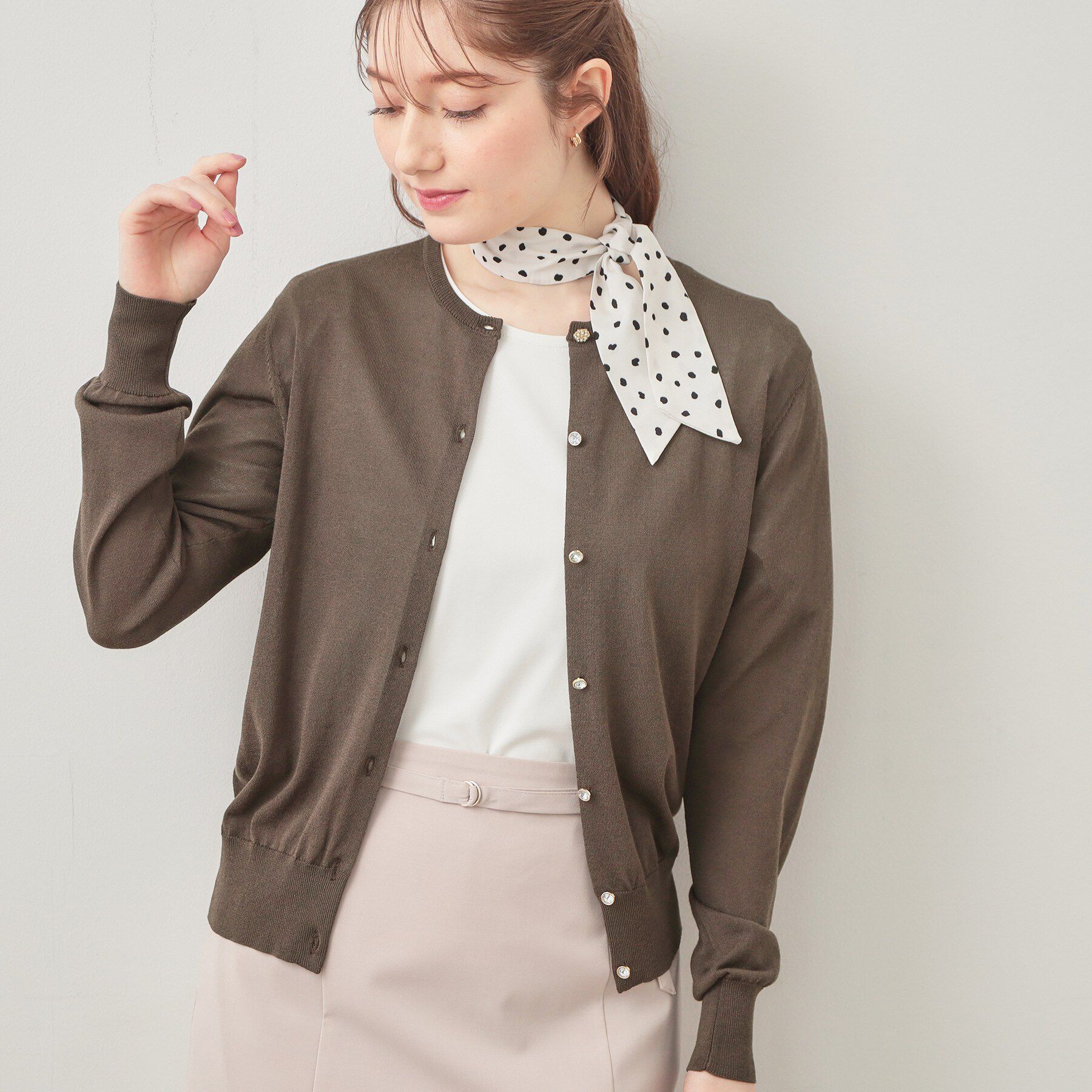 index「接触冷感ビジューボタンカーディガン【洗濯機OK/抗ピリング】」|カーディガン|ブラウン(844)