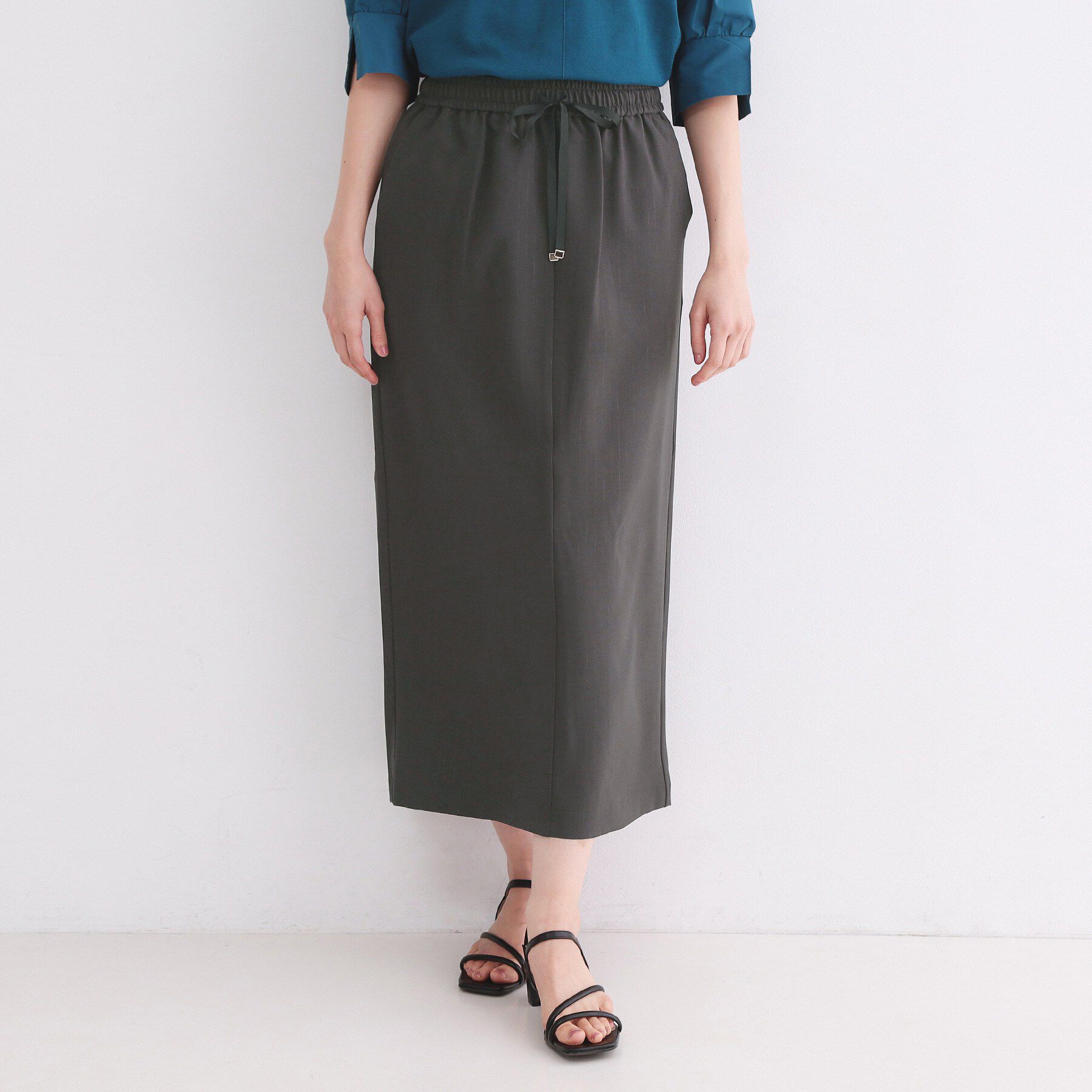 OPAQUE.CLIP「ラメストライプイージーナロースカート/セットアップ可【洗濯機洗い可/防シワ/吸水速乾】」|スカート|チャコールグレー(3