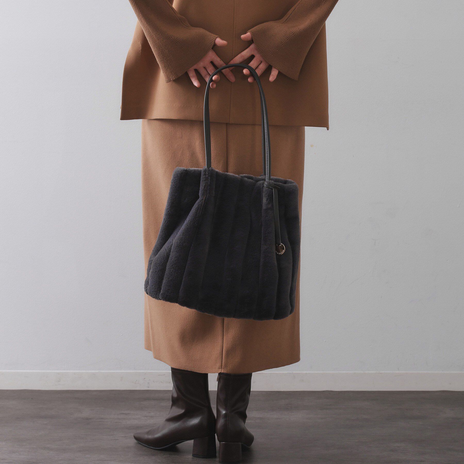 OPAQUE.CLIP「【A4サイズ対応／マチ付き】ストライプフェイクファートートバッグ」|トートバッグ|