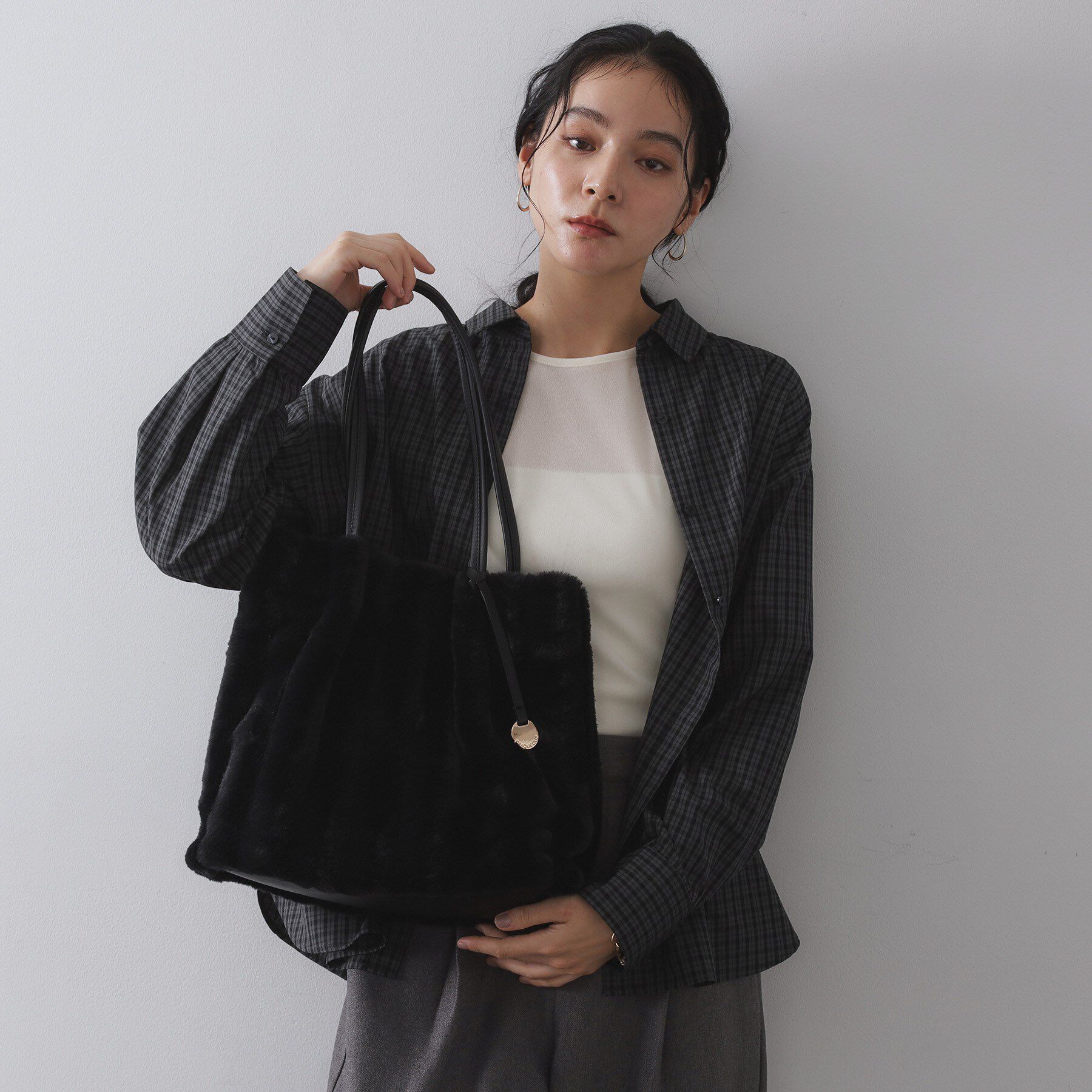 OPAQUE.CLIP「【A4サイズ対応／マチ付き】ストライプフェイクファートートバッグ」|トートバッグ|