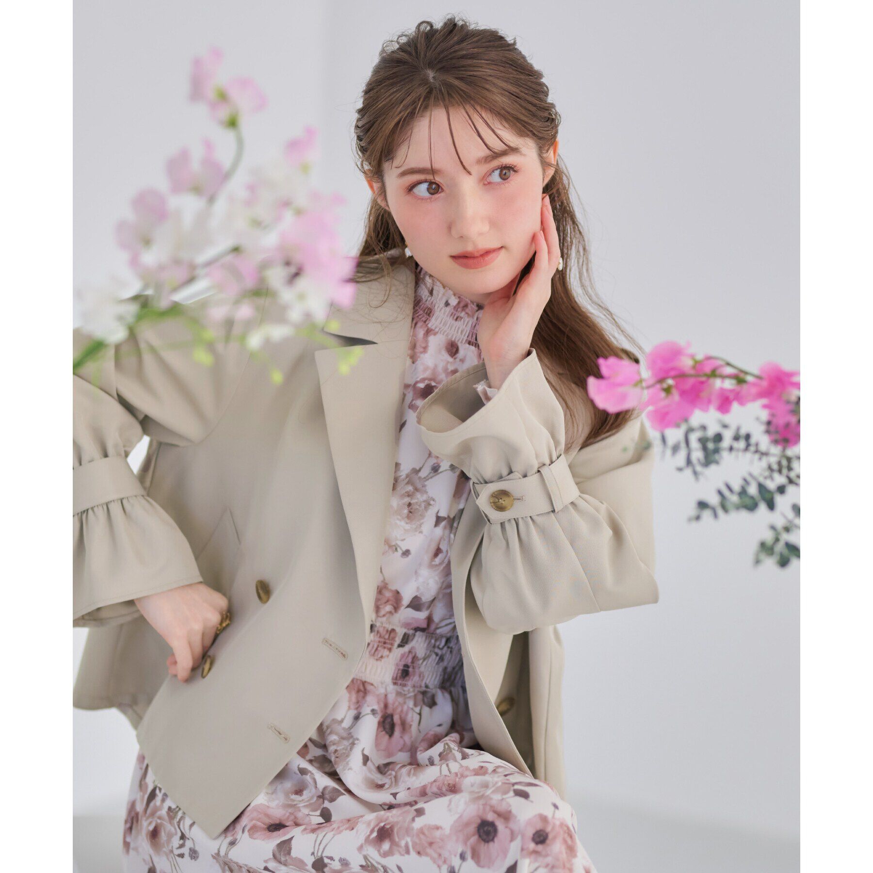 Couture broach「【華やか・主役級】ショートトレンチ」|トレンチコート|