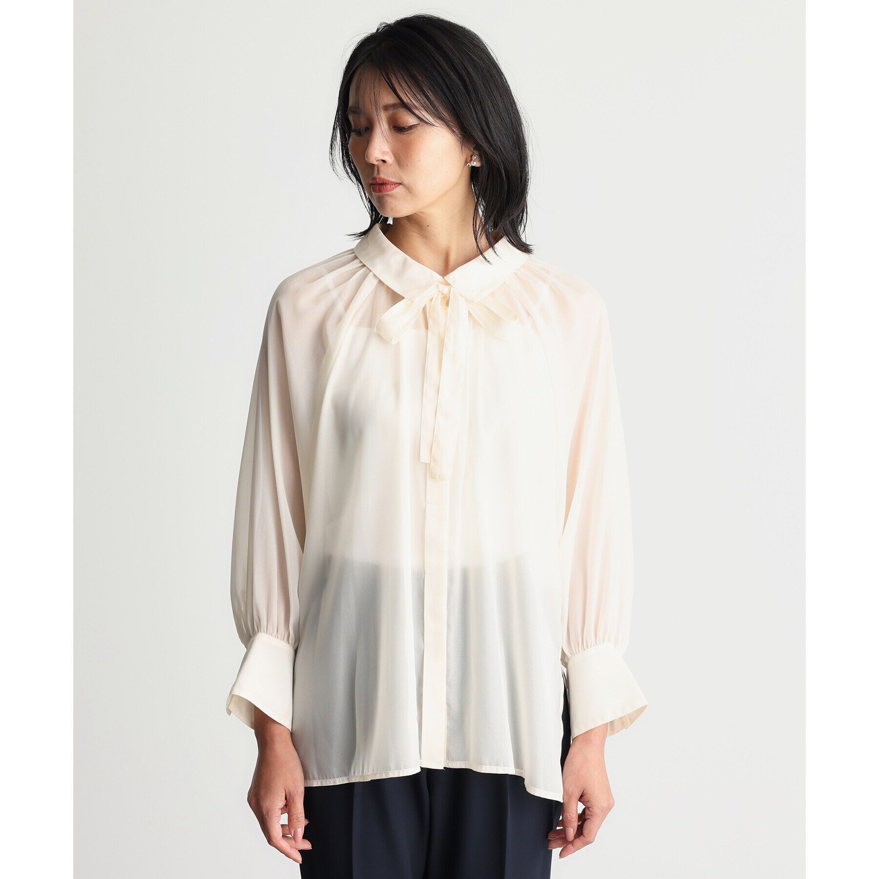 THE SHOP TK「【ONOFF活躍/セレモニー/通勤】タイ付きラメジョーゼットシャツ/洗える」|シャツ・ブラウス|