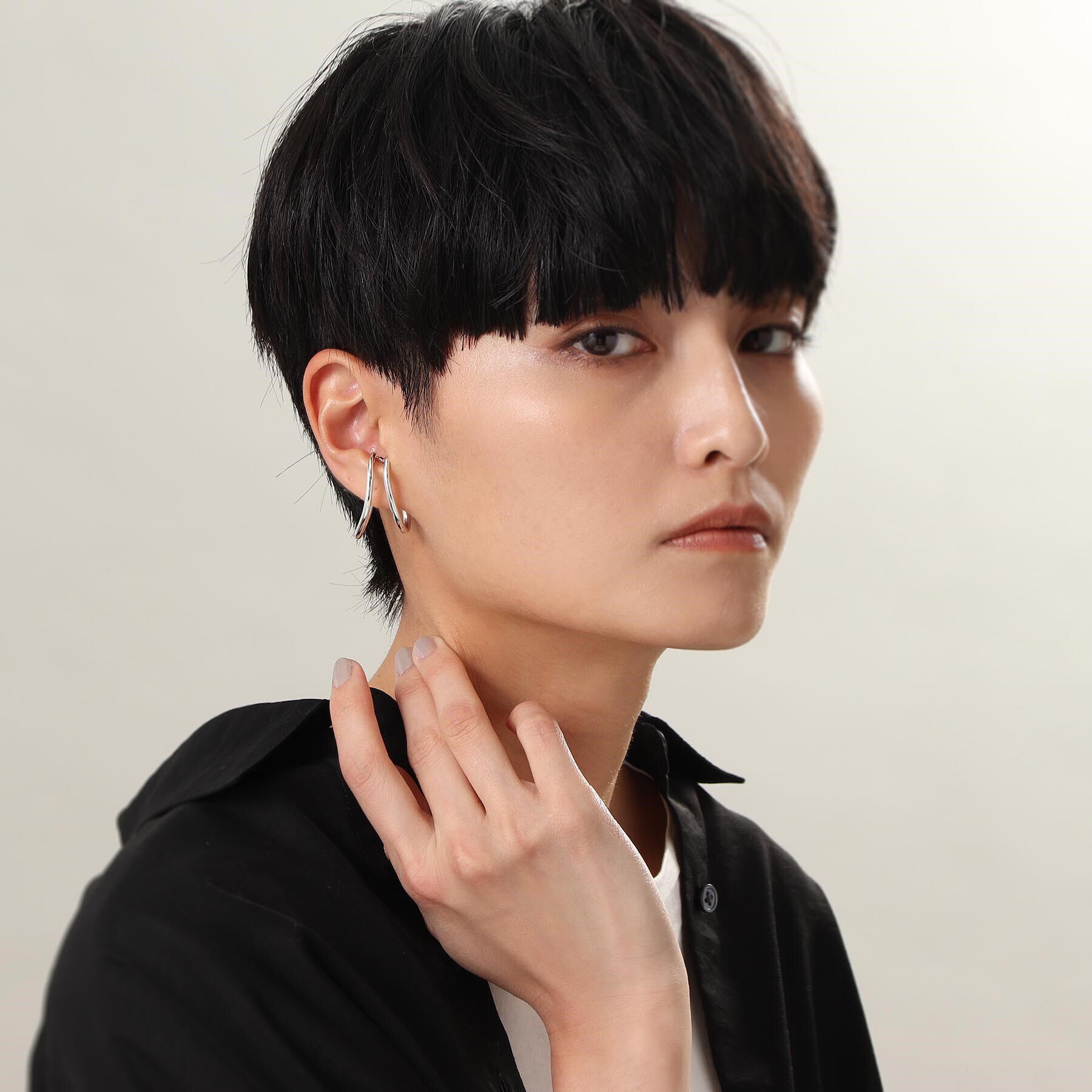 COCOSHNIK ONKITSCH「シルバー ニュアンスライン ダブルオーバルイヤーカフ」|イヤーカフ|