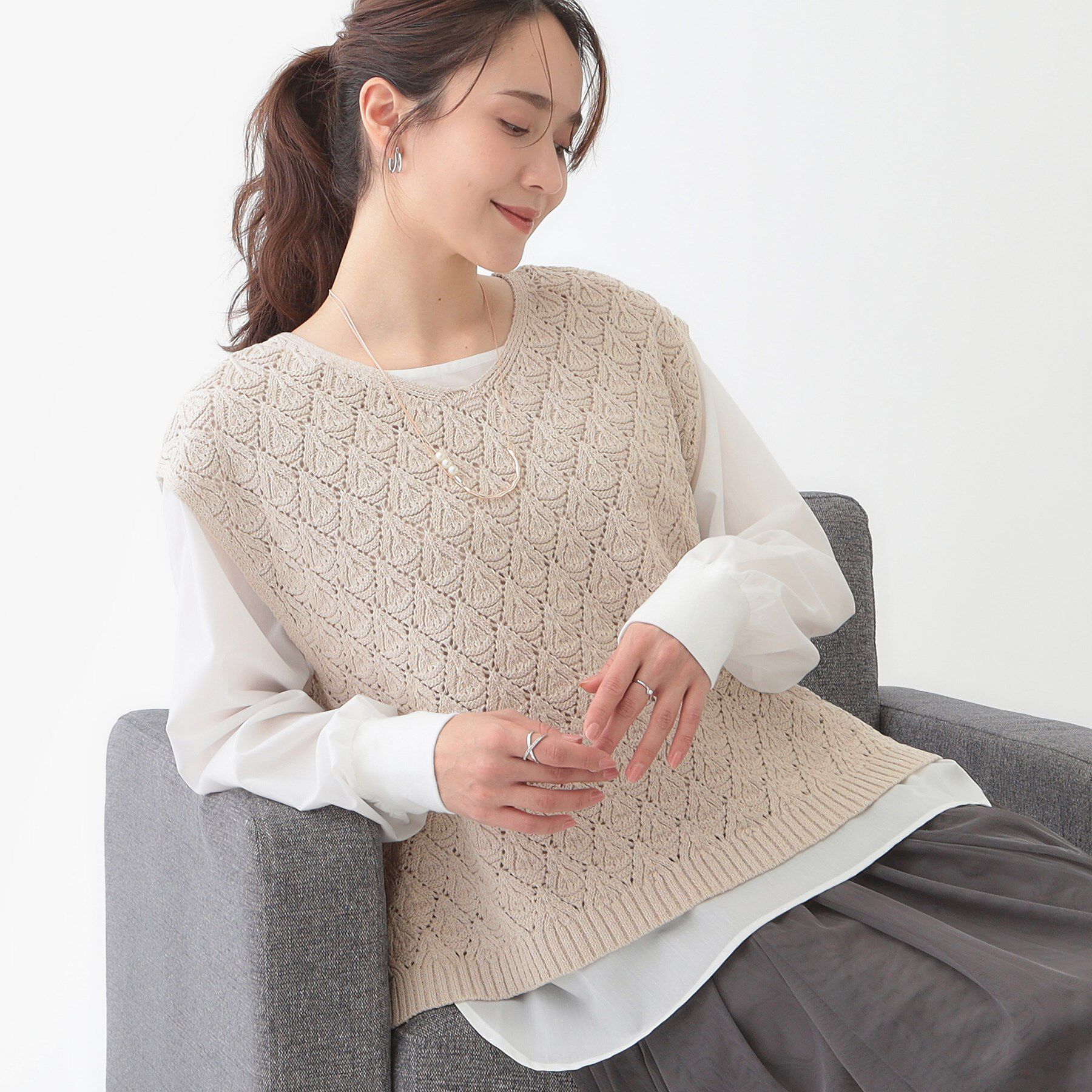 SHOO･LA･RUE「【洗える/S-LL/2点セット】透かし柄ベスト+ブラウス」|ニット・セーター|アイボリー(004)