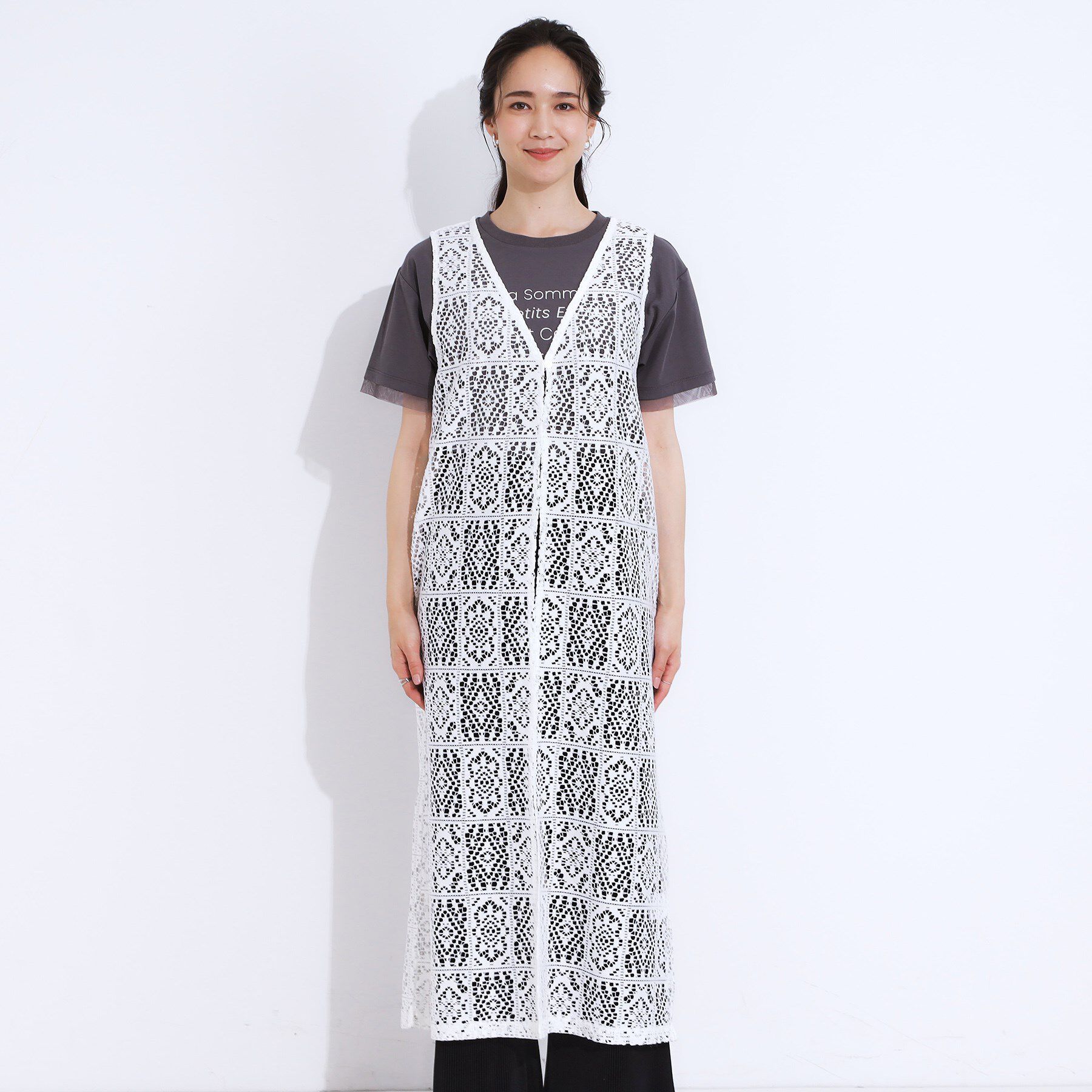 SHOO･LA･RUE「【S-LL】羽織るだけでサマ見え レース風の柄が華やかなロングジレ」|ベスト・ジレ|