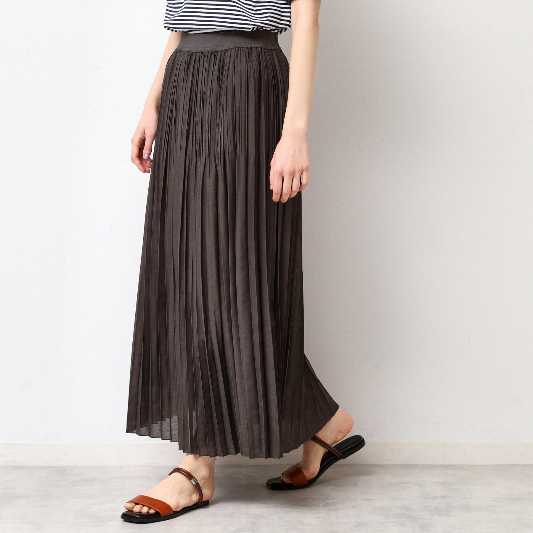 Dessin「【ウエストゴム・洗える】シアーランダムプリーツスカート」|スカート|チャコールグレー(0