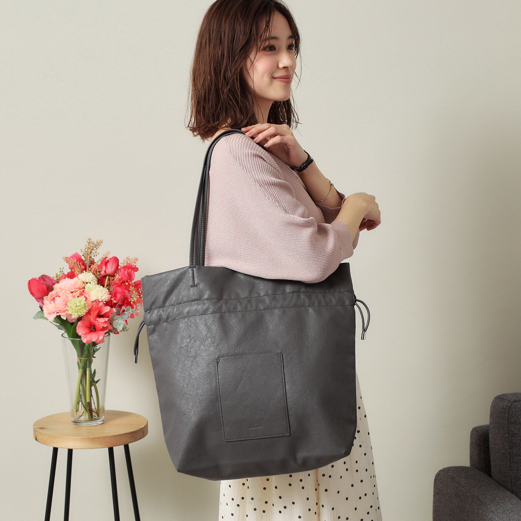 ITS&rsquo;DEMO「【A4対応】合皮巾着トート」|トートバッグ|