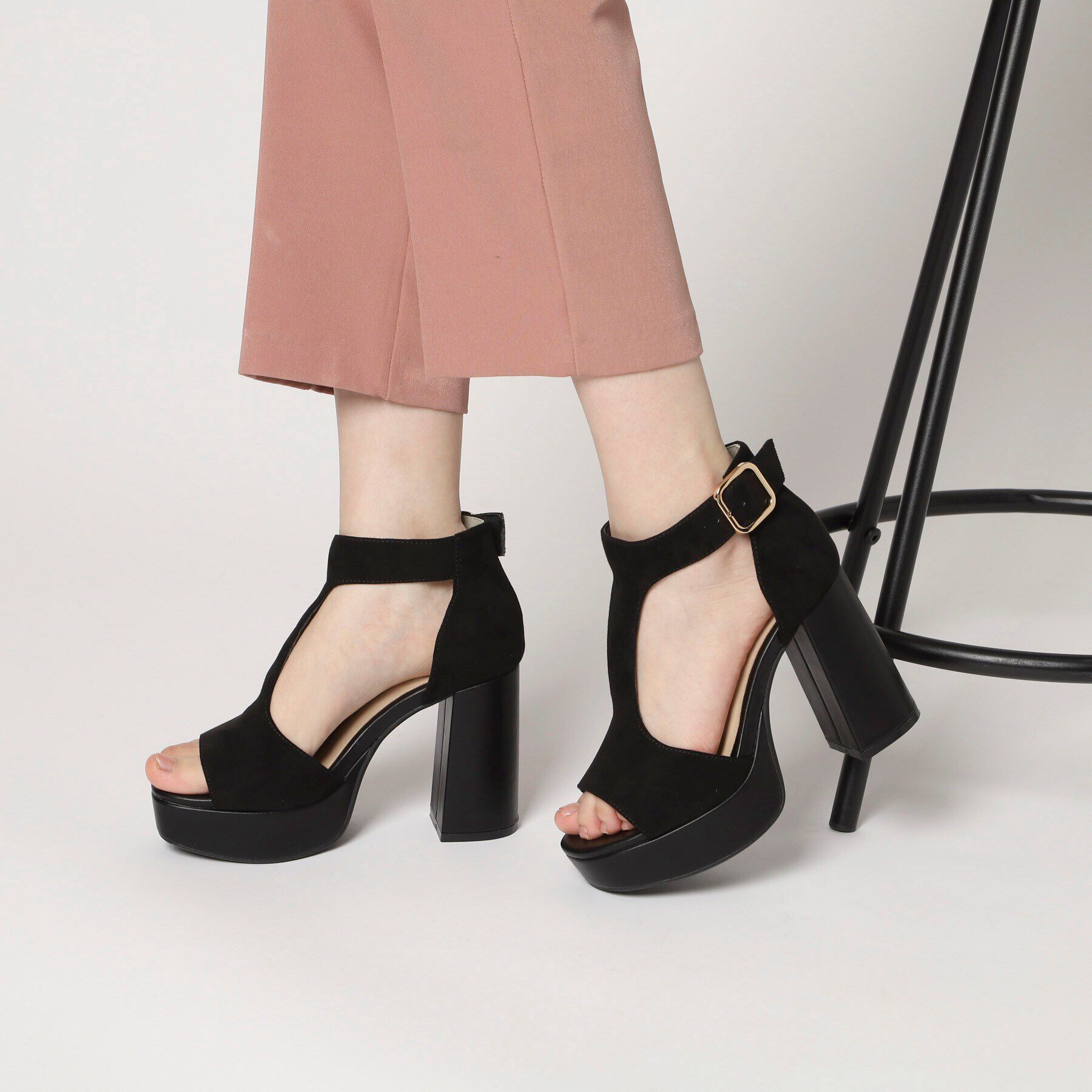 ESPERANZA「Tストラップスクエアサンダル 24SS」|サンダル|