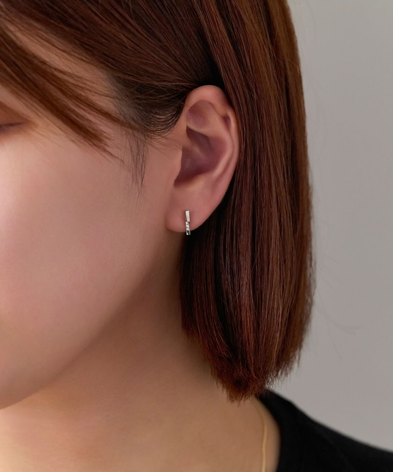 Phoebe「【痛くないシリーズ】ツイストバービジューライトフィットイヤリング　シルバー」|イヤリング|