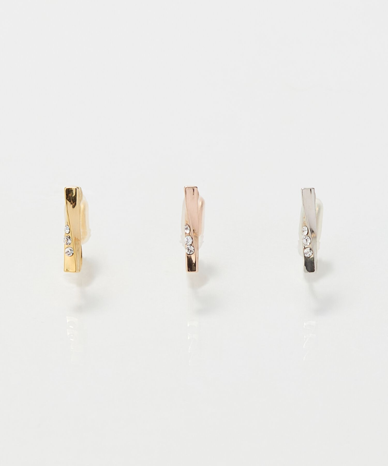 Phoebe「【痛くないシリーズ】ツイストバービジューライトフィットイヤリング　シルバー」|イヤリング|