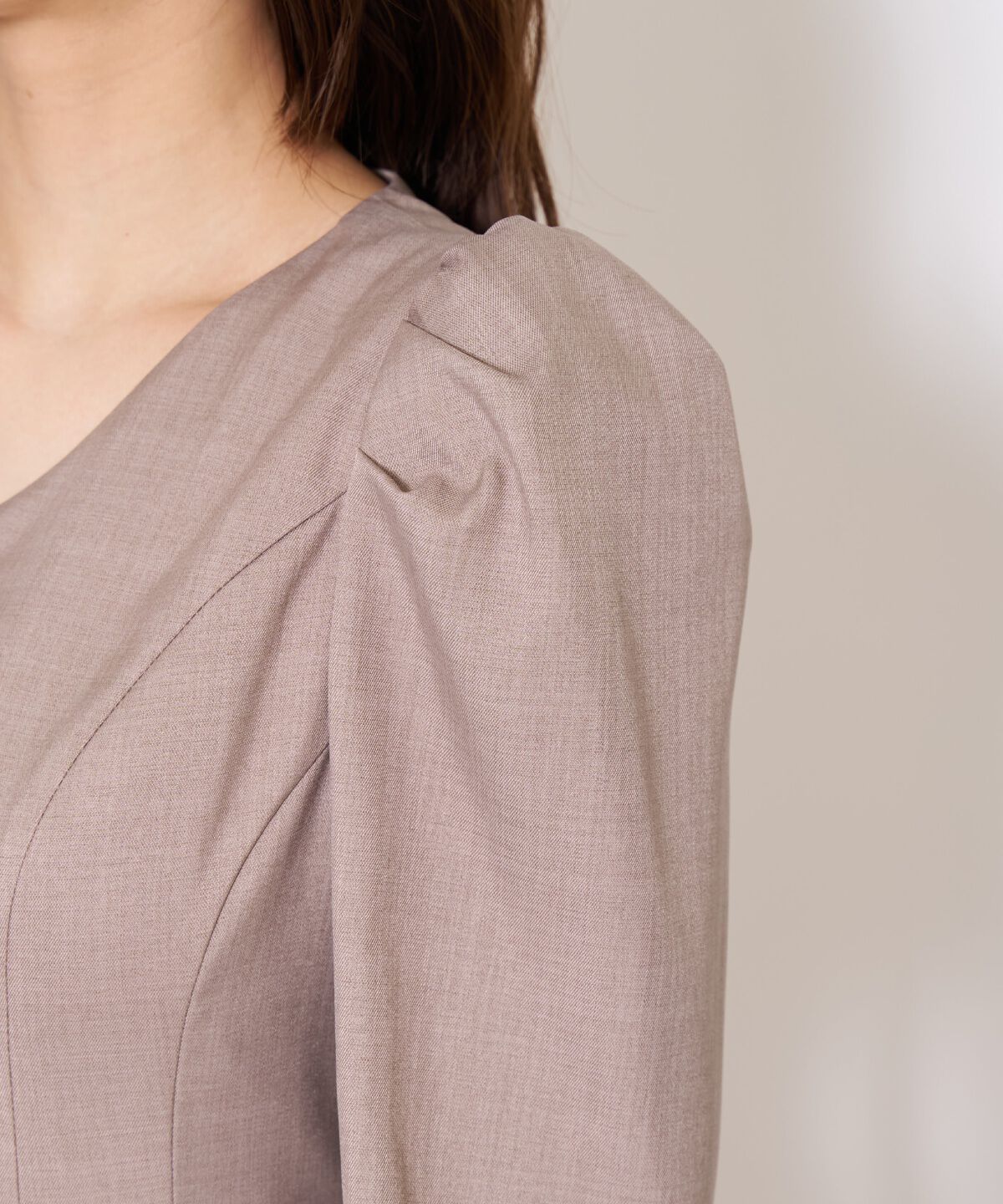 アンドクチュール「Vネックパフスリーブワンピース」|ワンピース|