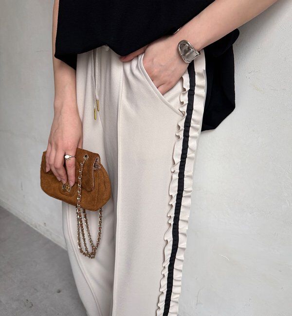  「【新色追加/WEB限定】カットジョーゼットサイドフリルラインパンツ」|チノ|