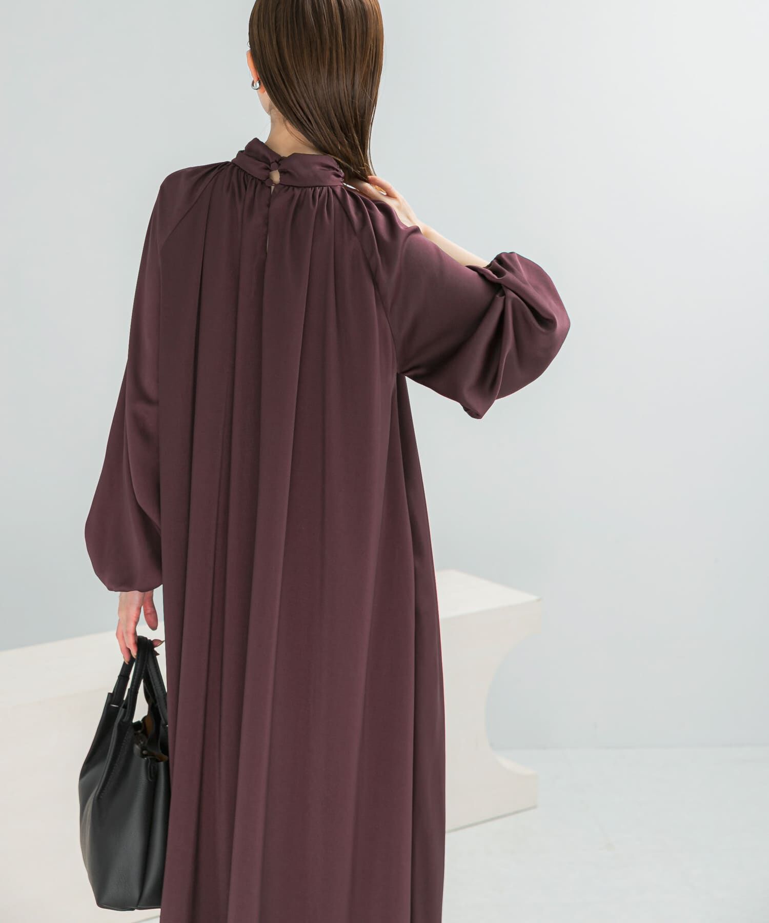 URBAN RESEARCH ROSSO「ハイネックギャザーサテンドレス」|ワンピース|ボルドー