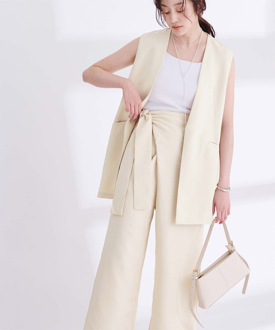 ur's「リネンライクハイウエストラップワイドパンツ」|スラックス|アイボリー